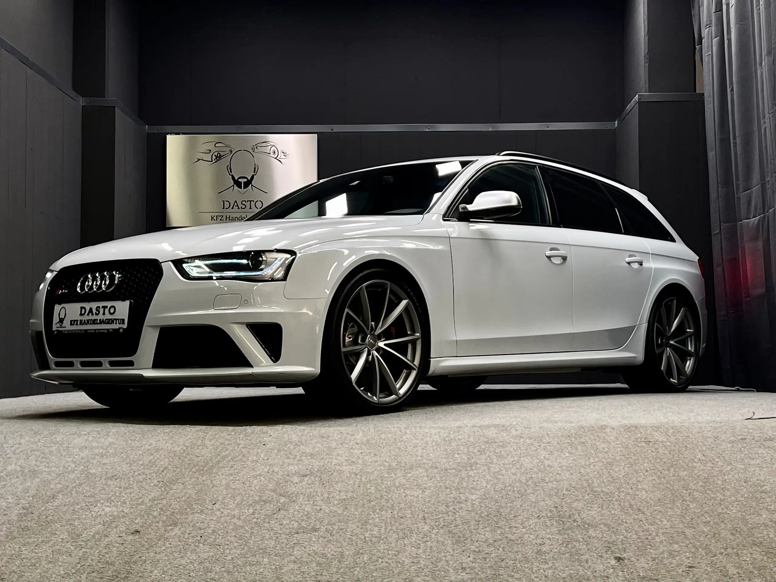 Audi - RS4