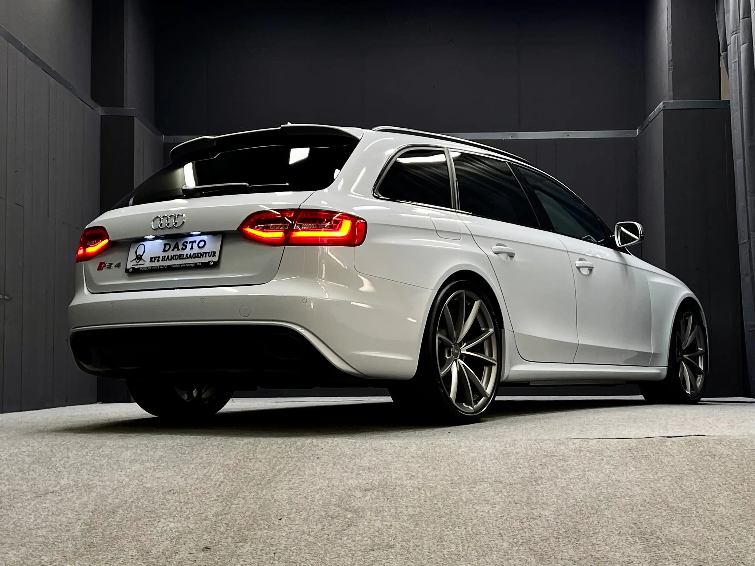 Audi - RS4