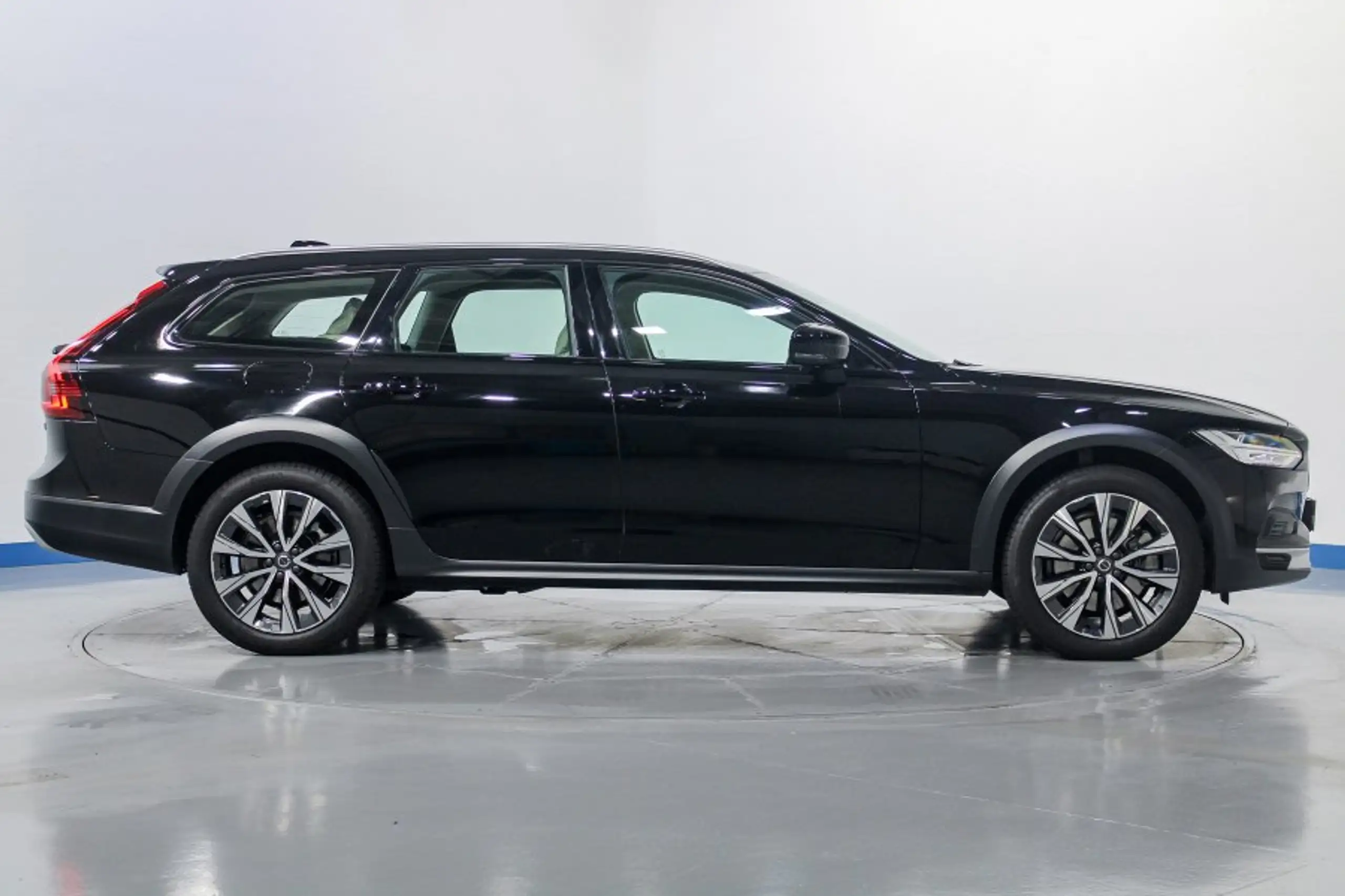 Volvo - V90 Cross Country