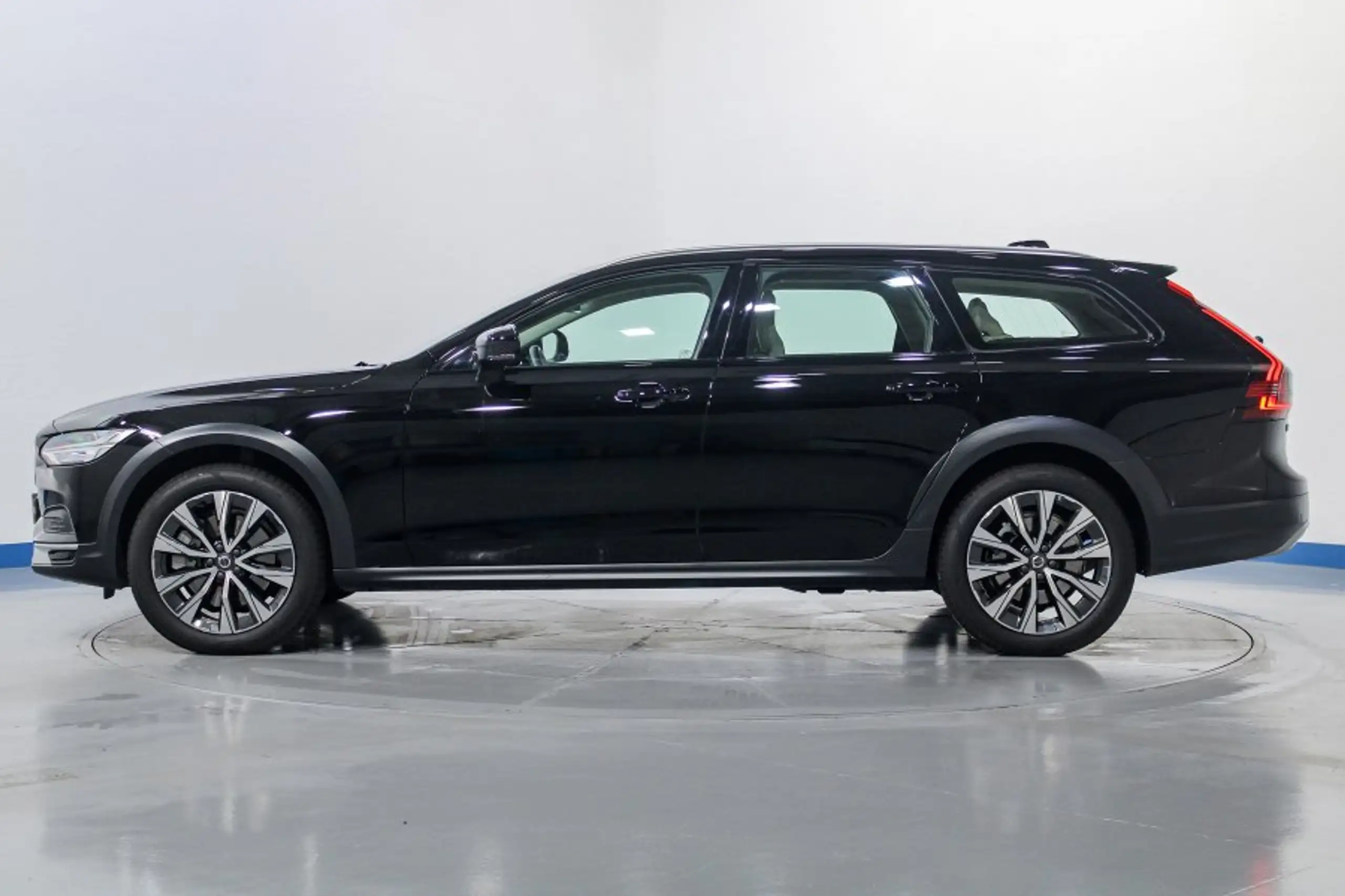 Volvo - V90 Cross Country