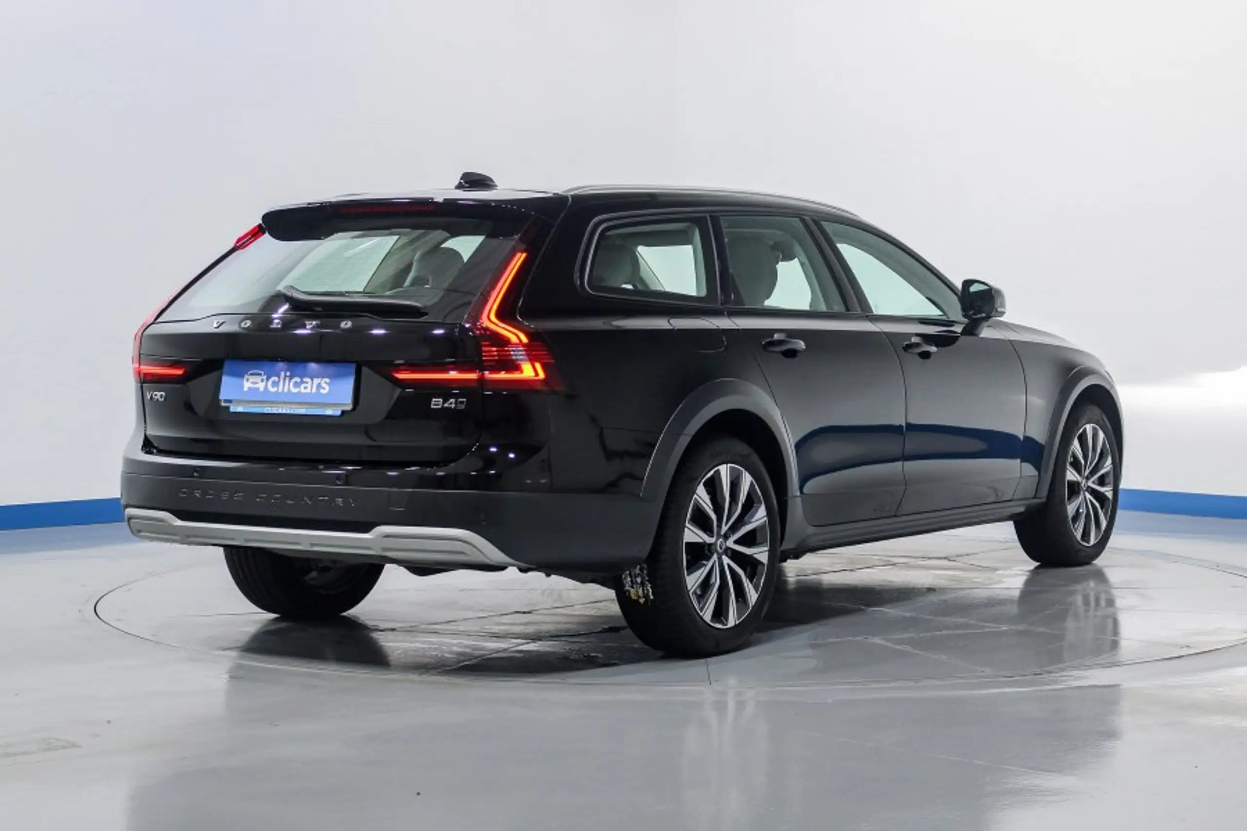 Volvo - V90 Cross Country