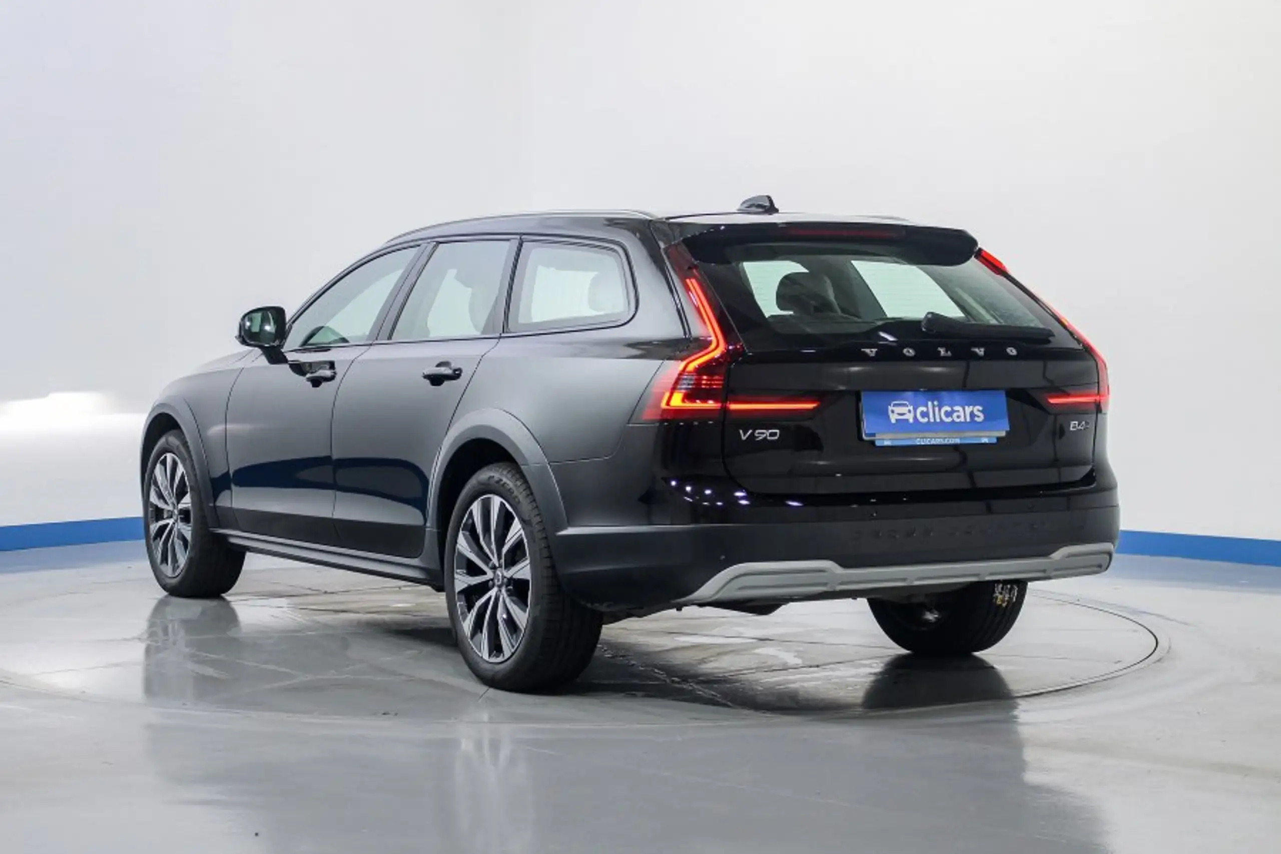 Volvo - V90 Cross Country