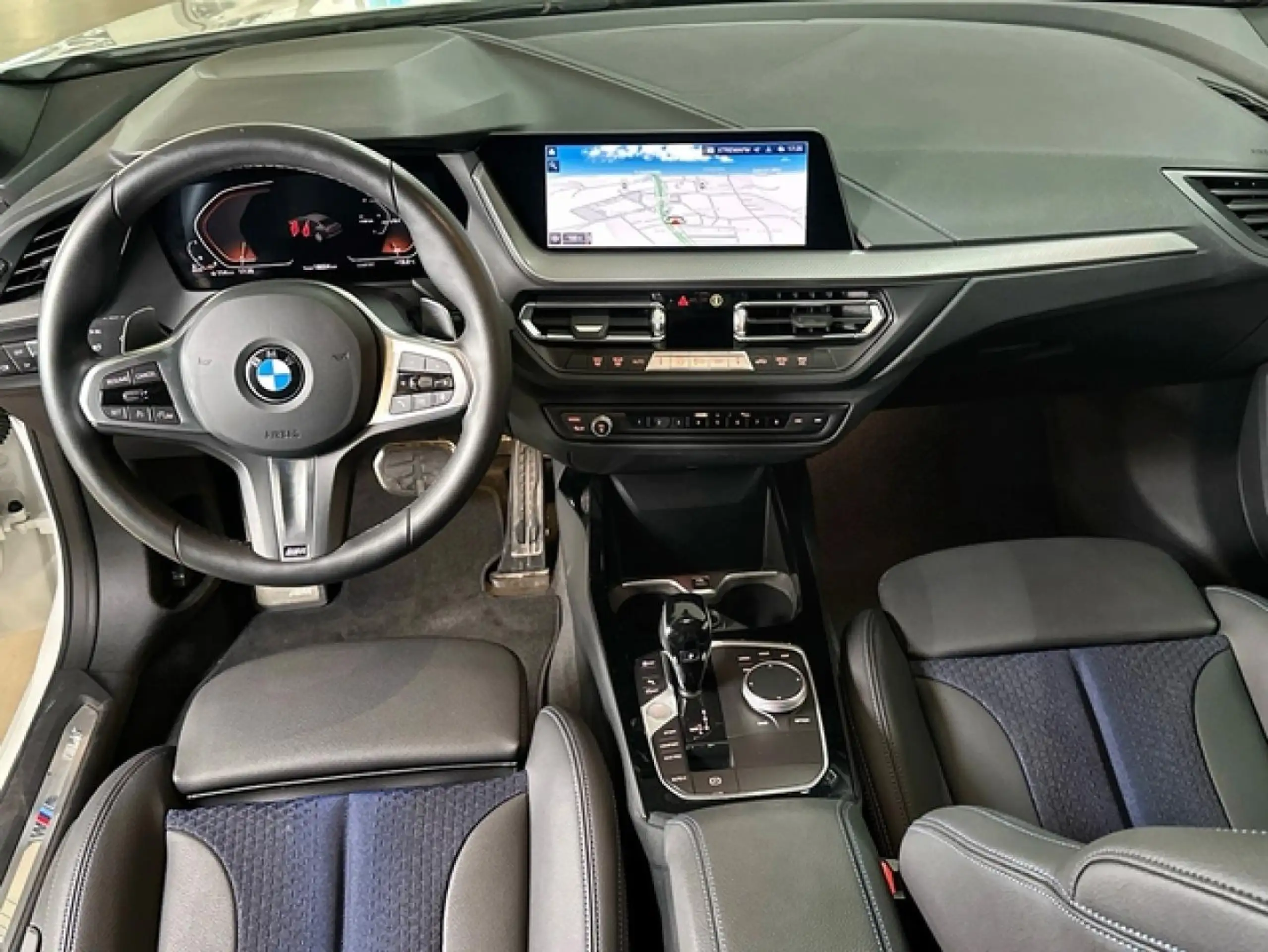 BMW - 218