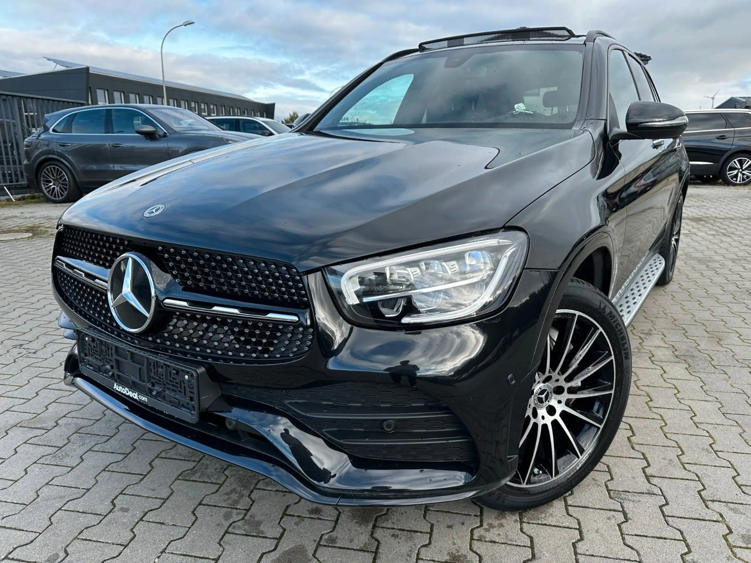 Mercedes-Benz - GLC 300