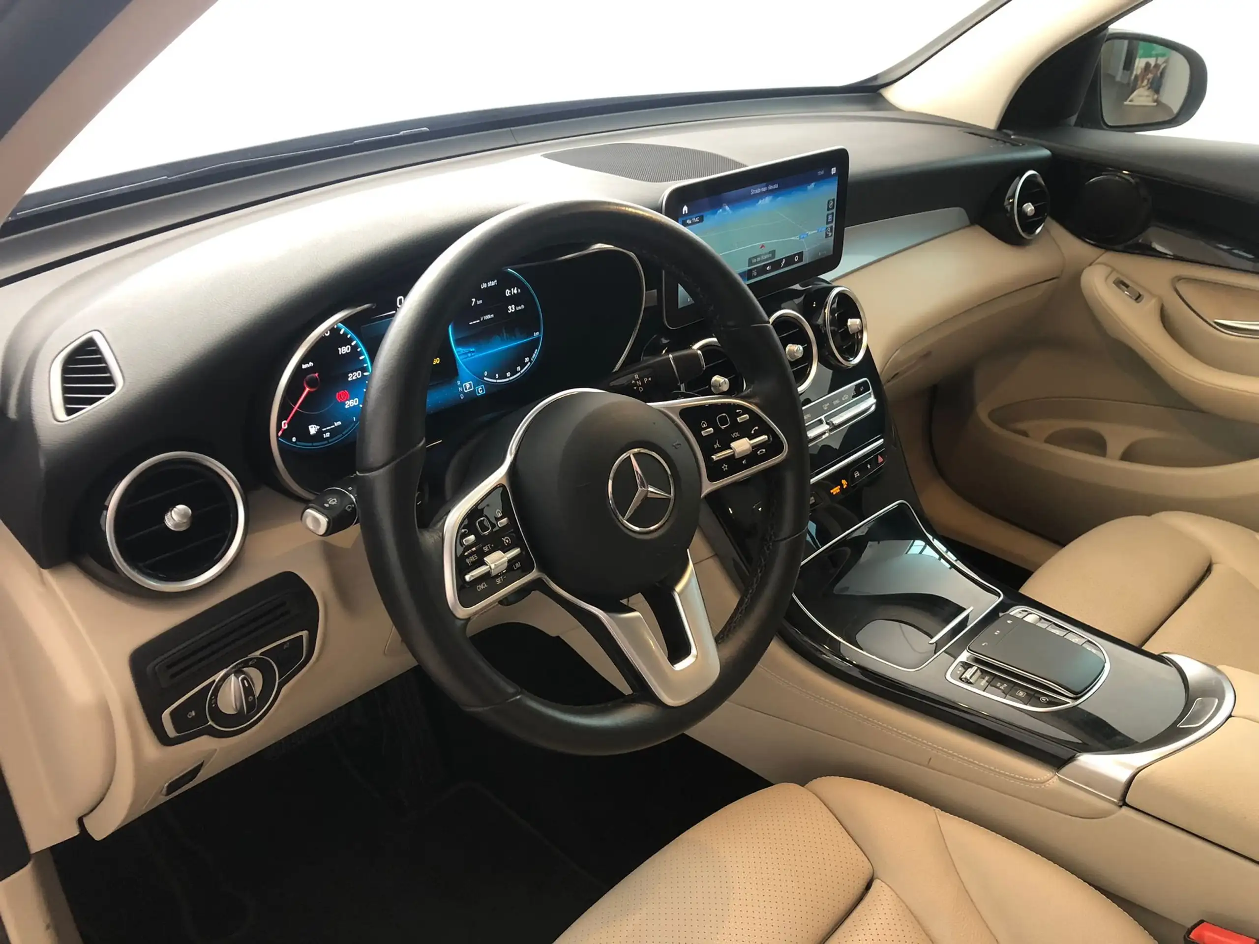 Mercedes-Benz - GLC 220