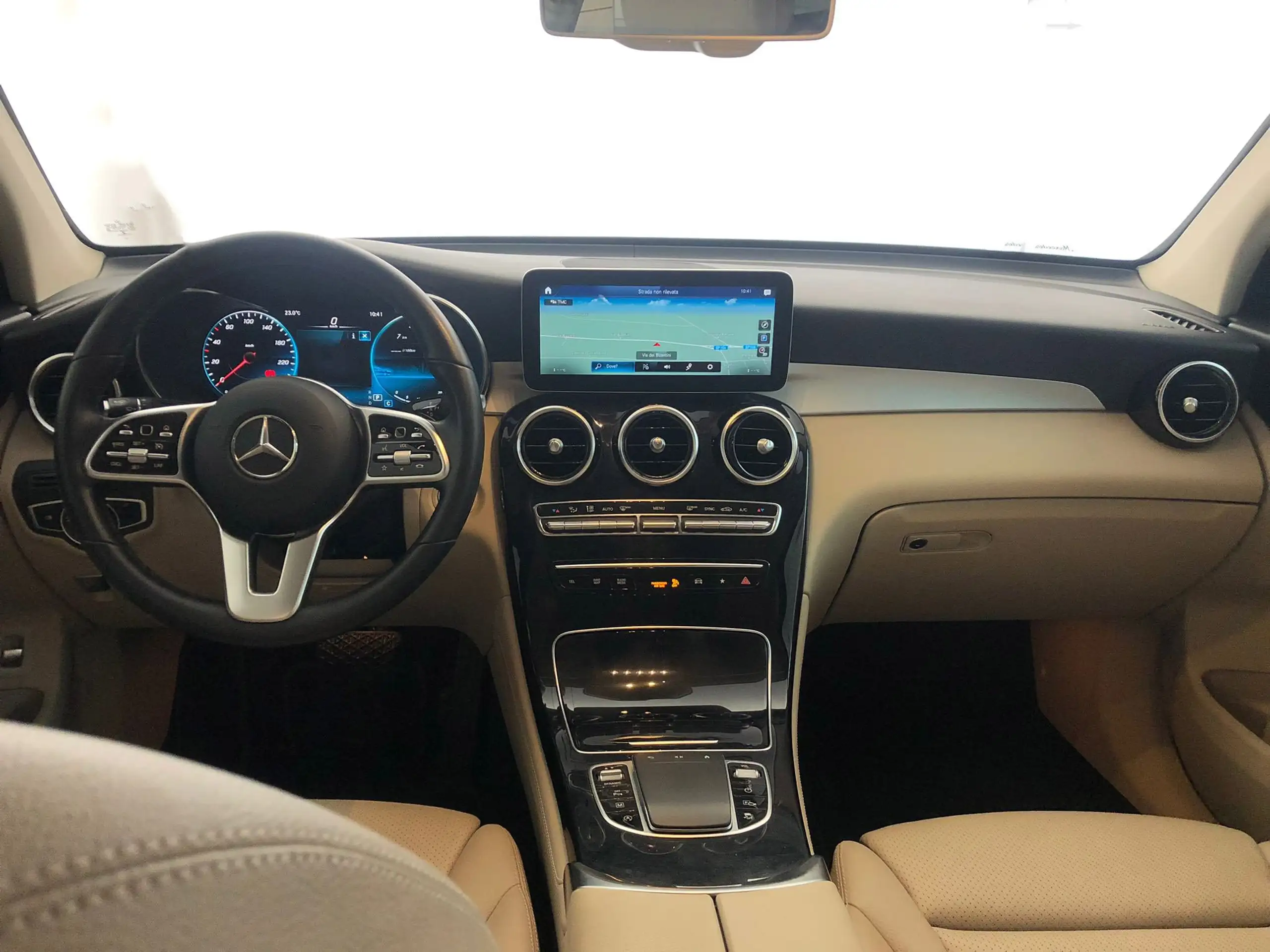 Mercedes-Benz - GLC 220