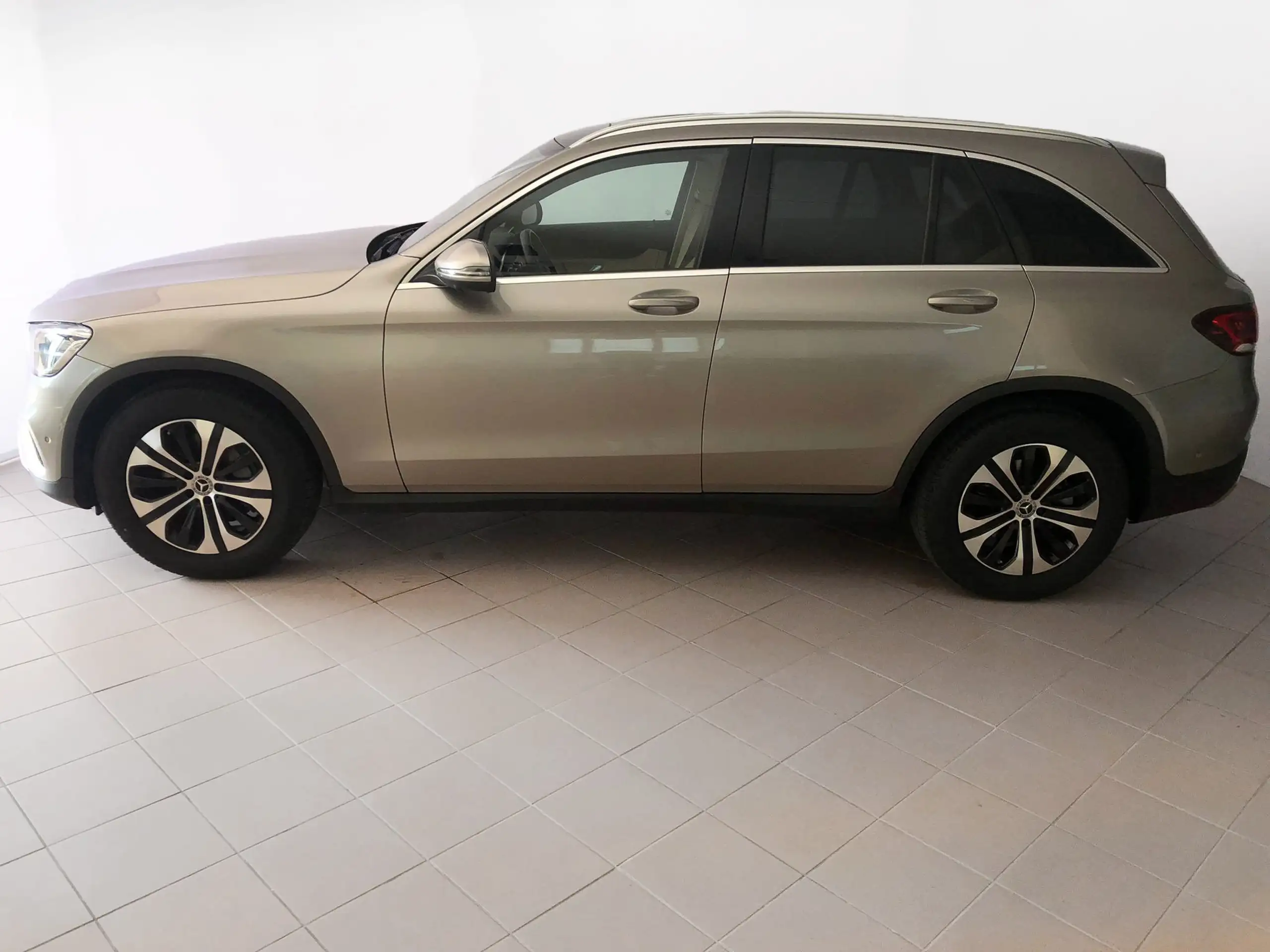 Mercedes-Benz - GLC 220