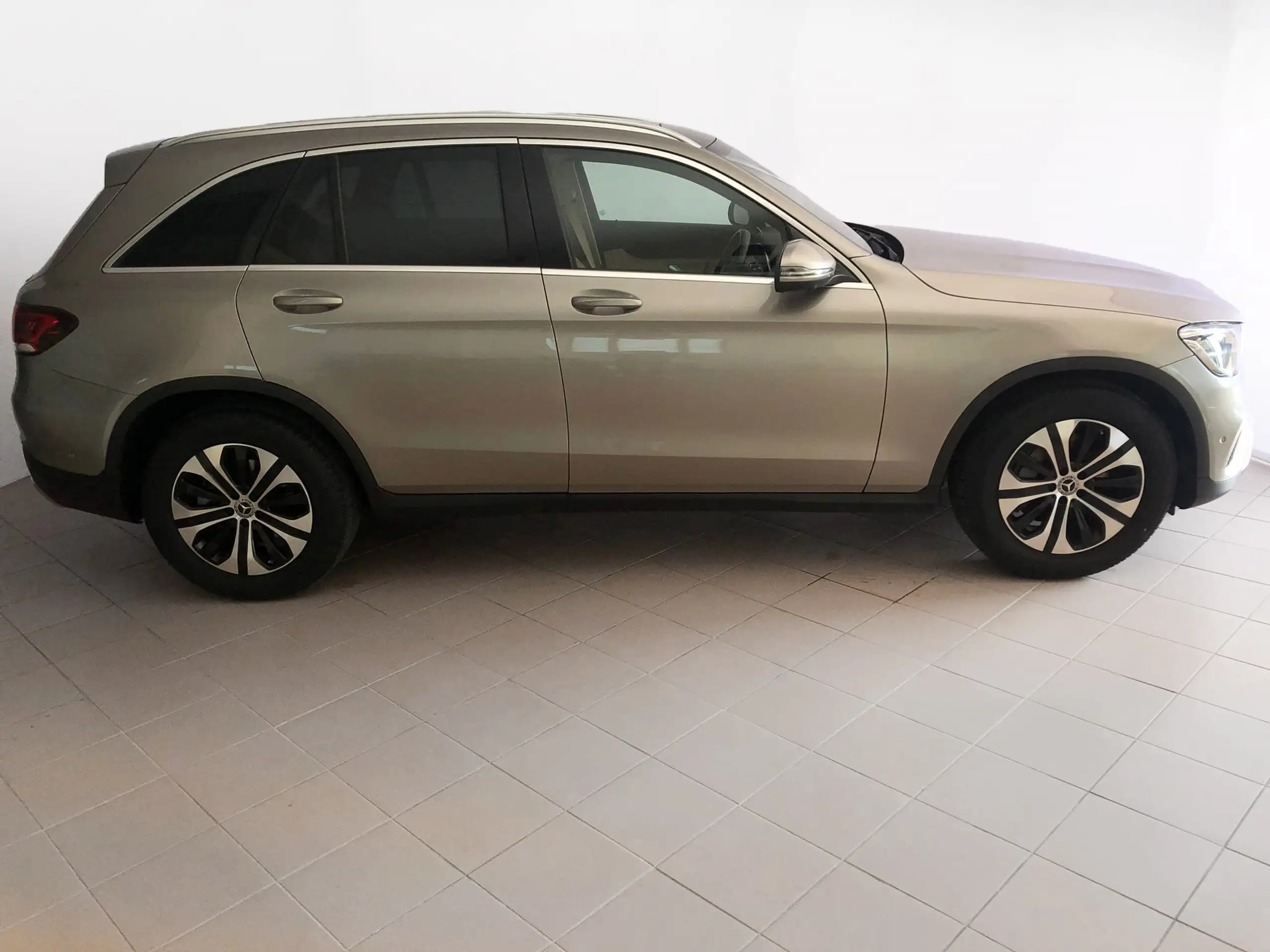 Mercedes-Benz - GLC 220