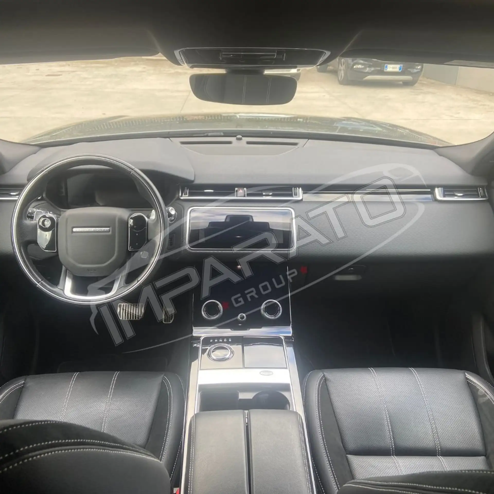 Land Rover - Range Rover Velar