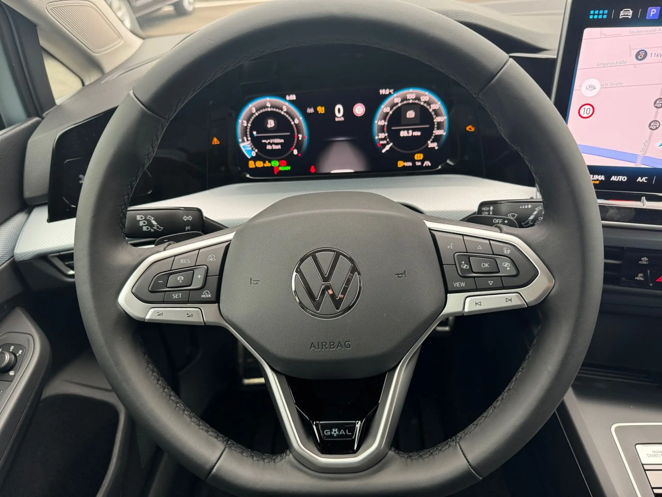 Volkswagen - Golf