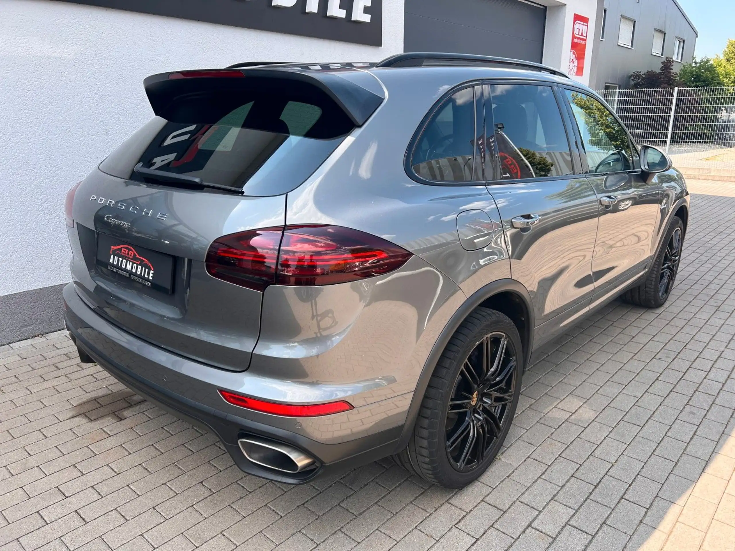 Porsche - Cayenne