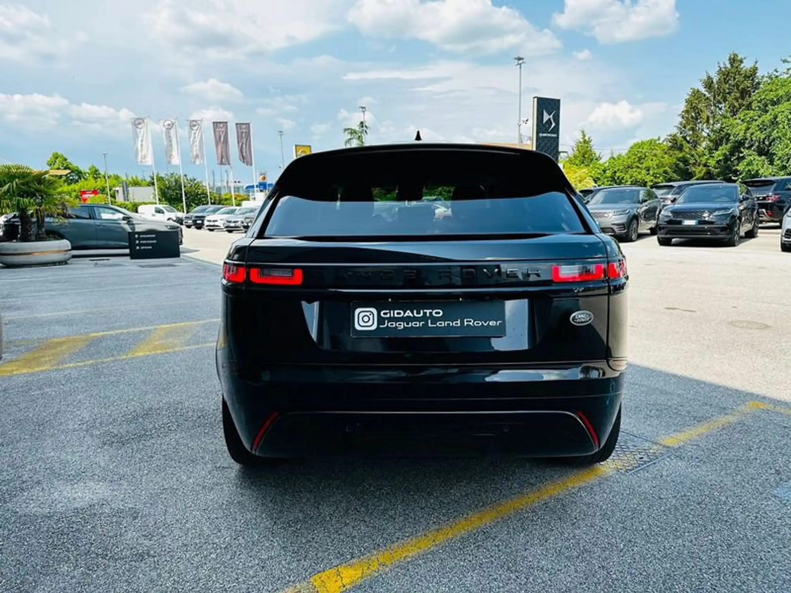 Land Rover - Range Rover Velar