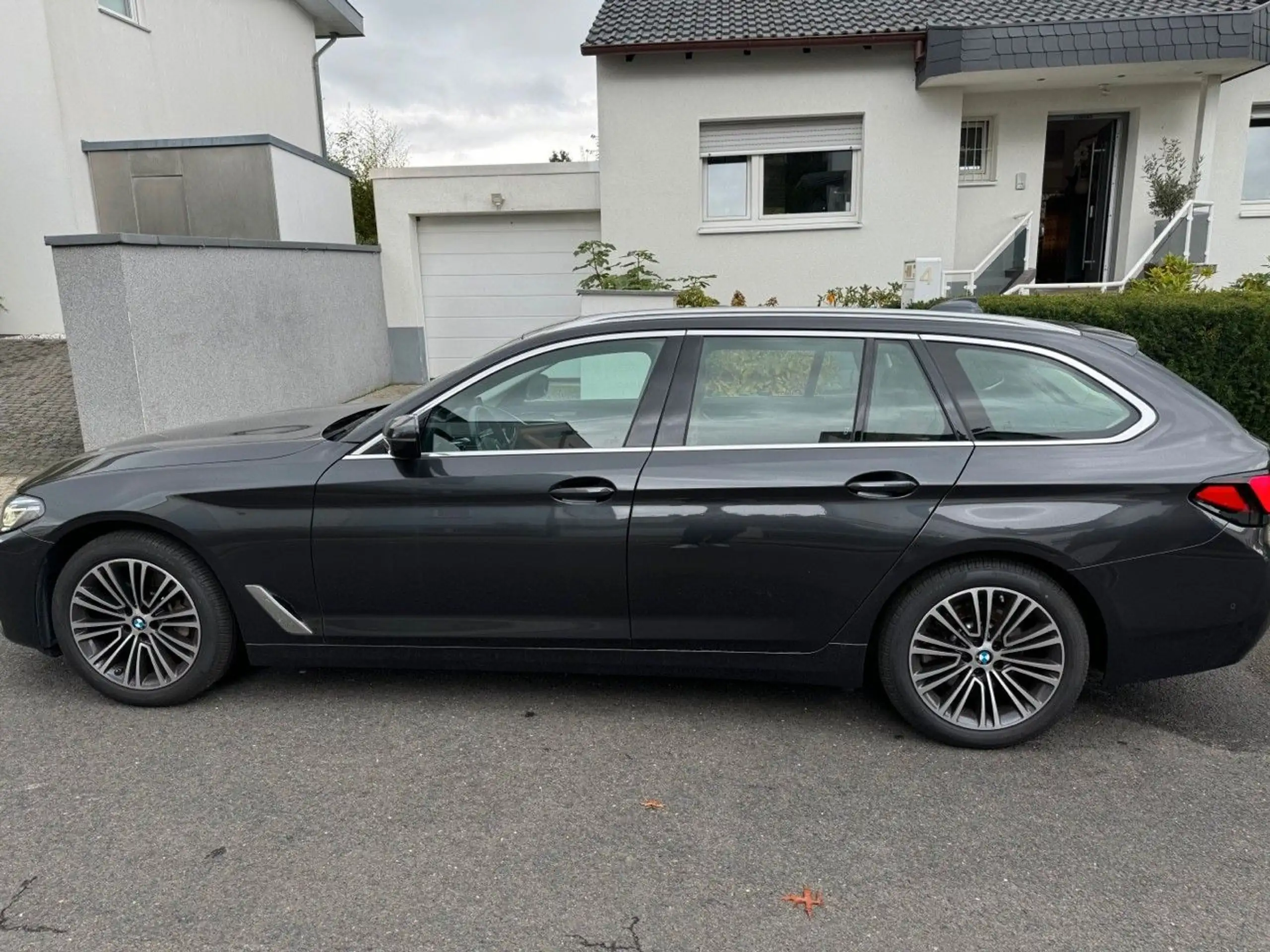 BMW - 530