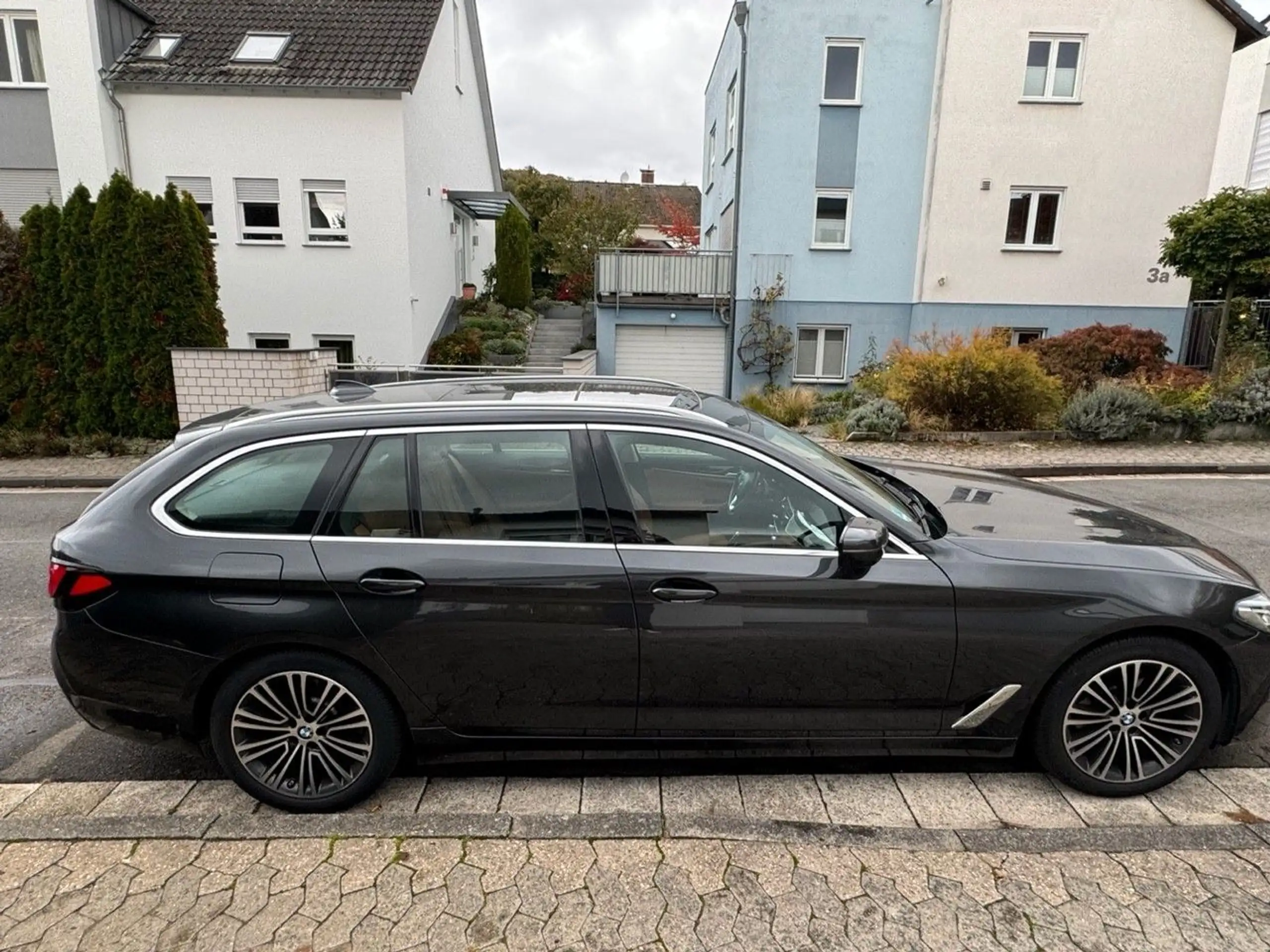 BMW - 530