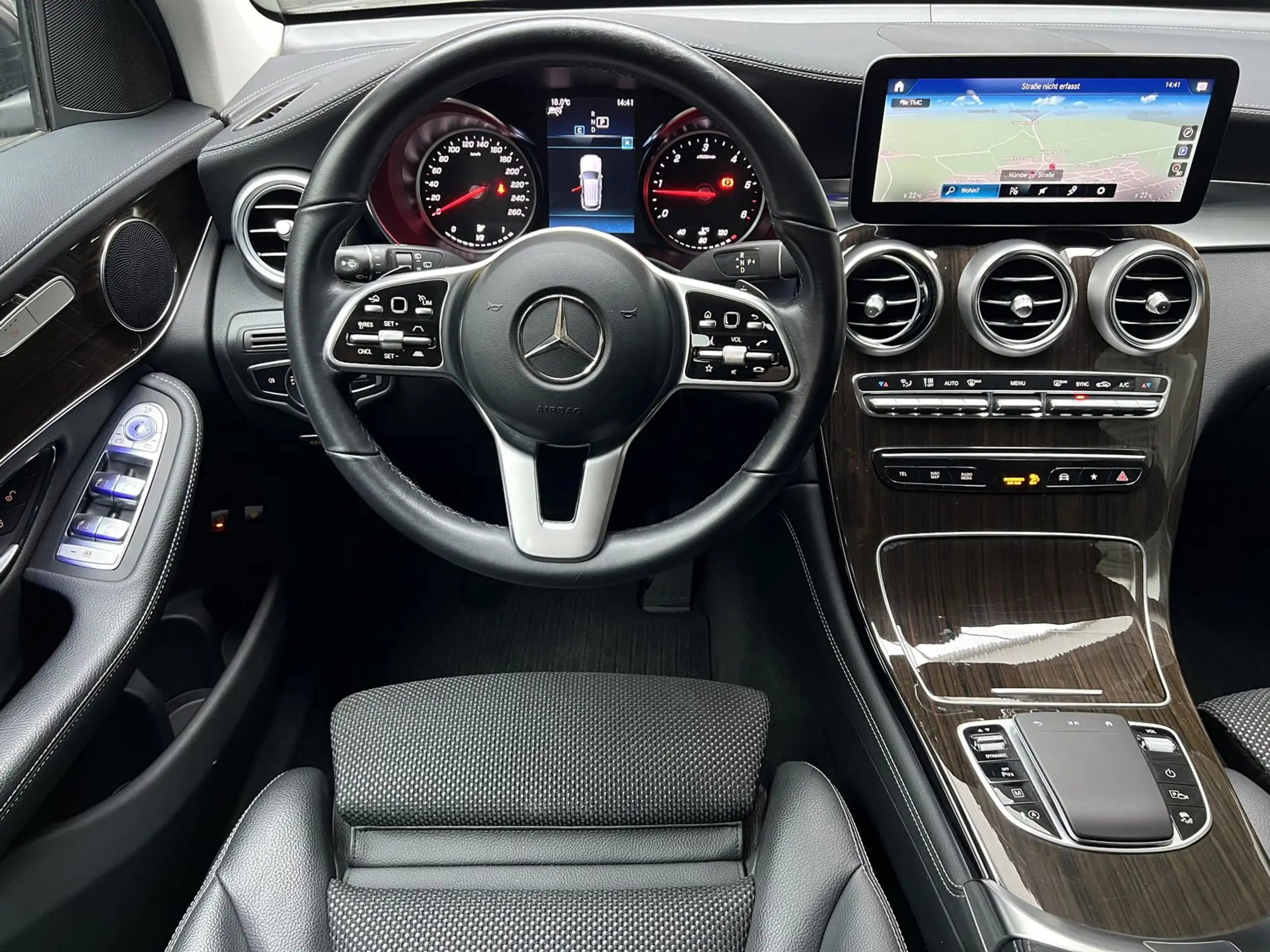 Mercedes-Benz - GLC 220