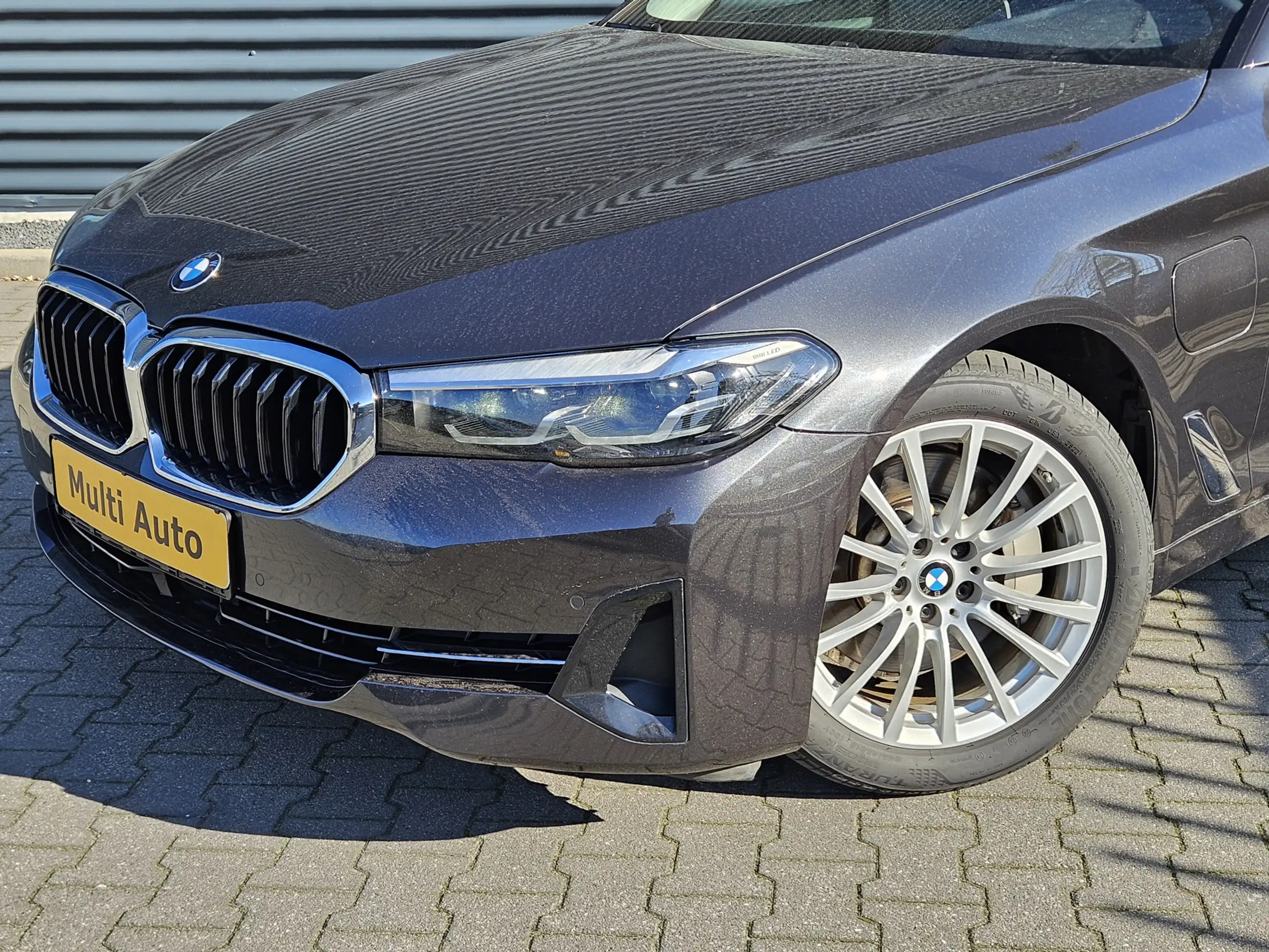 BMW - 530