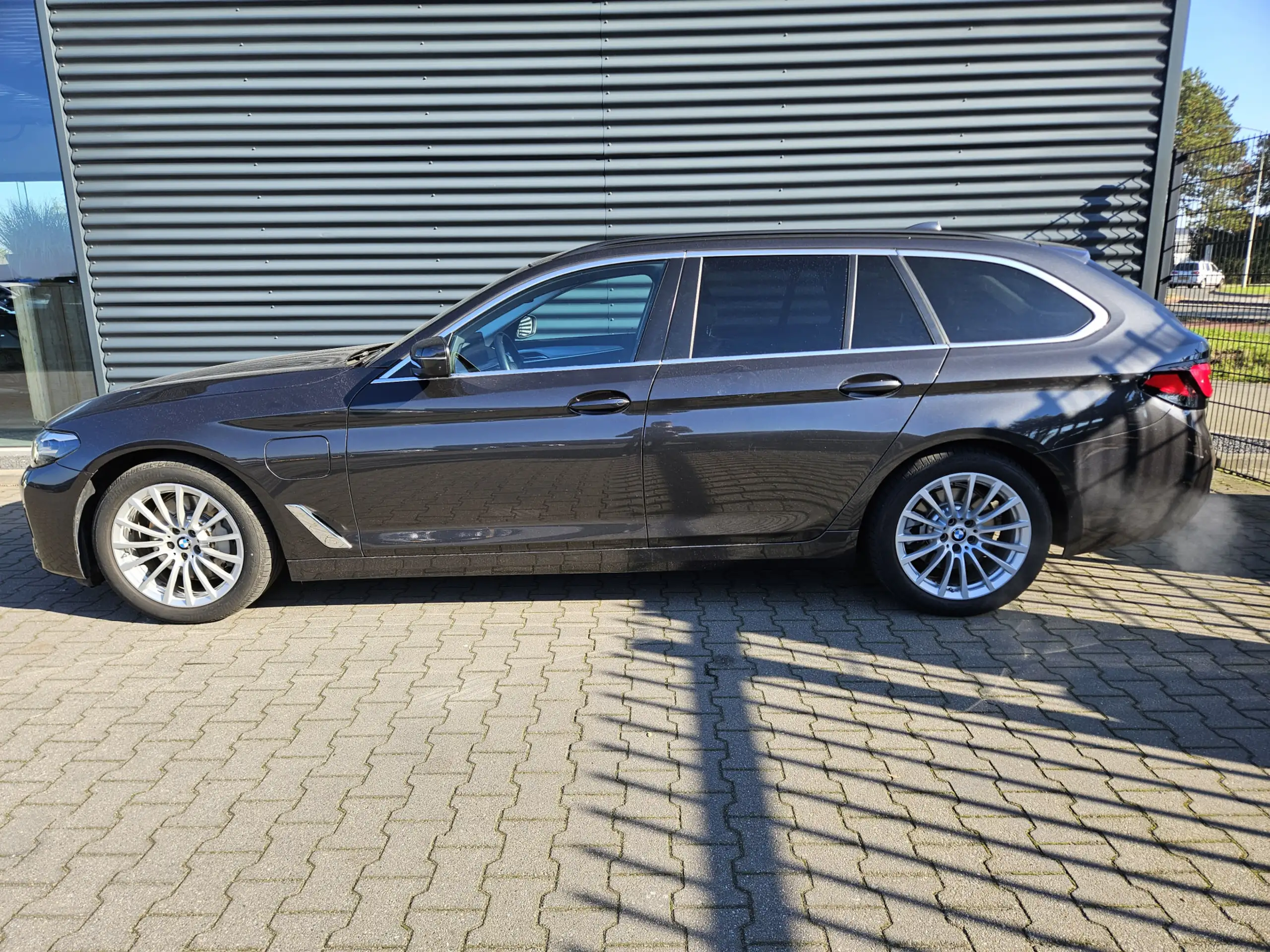 BMW - 530