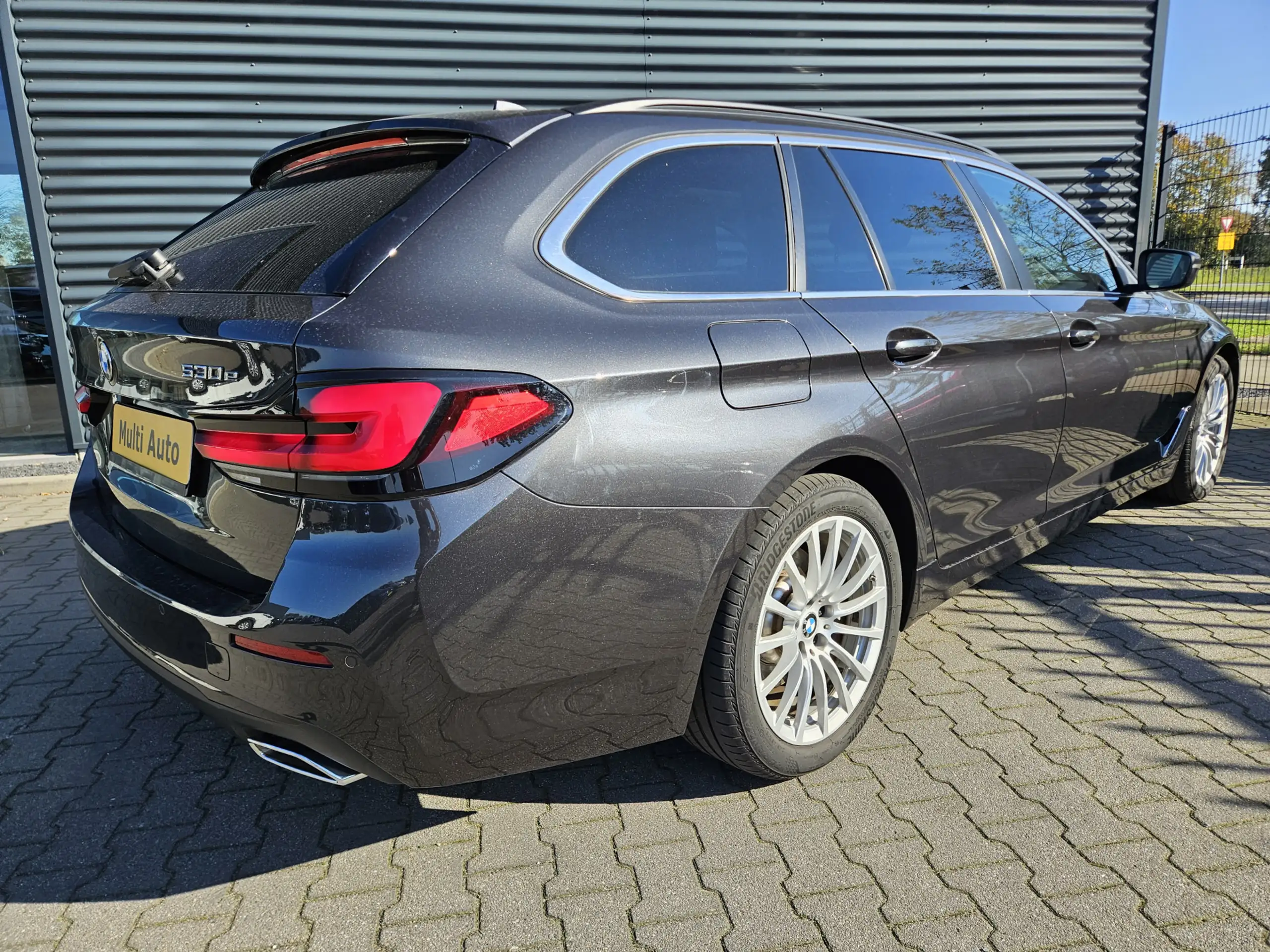 BMW - 530