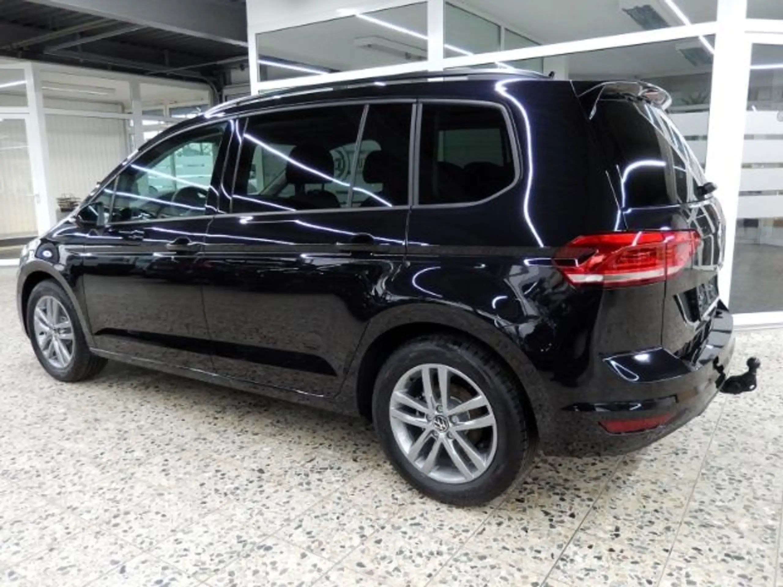 Volkswagen - Touran