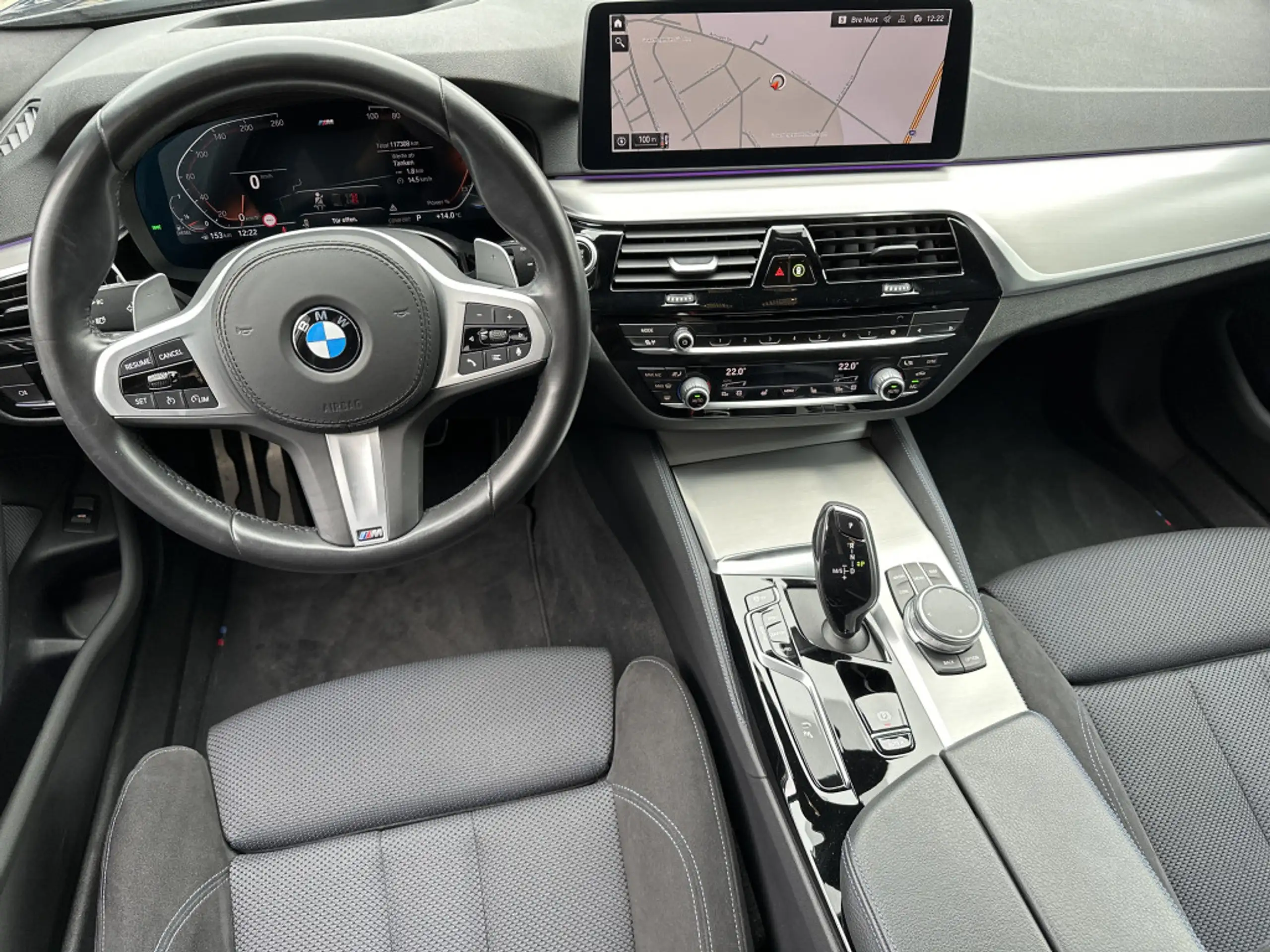 BMW - 530