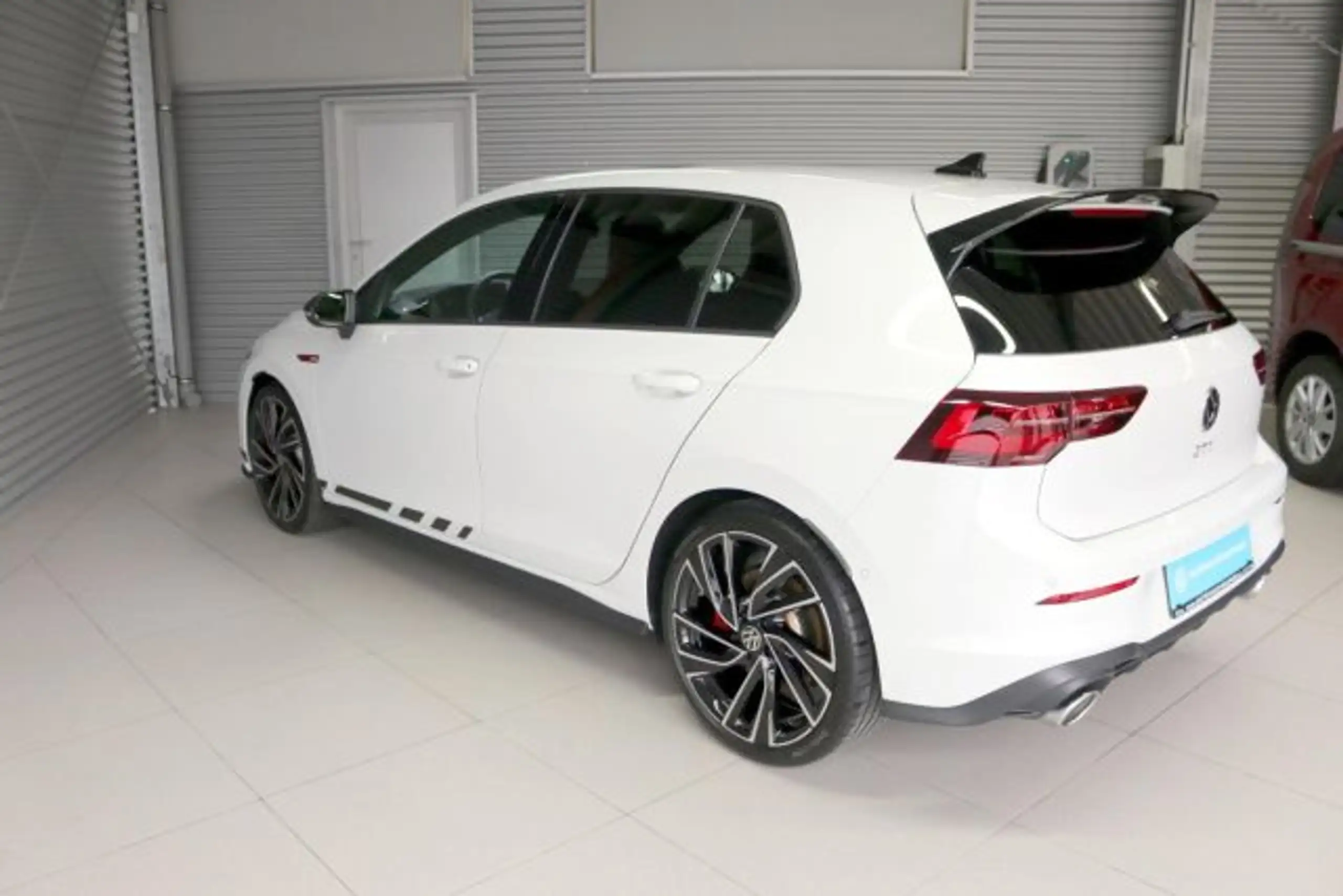 Volkswagen - Golf GTI