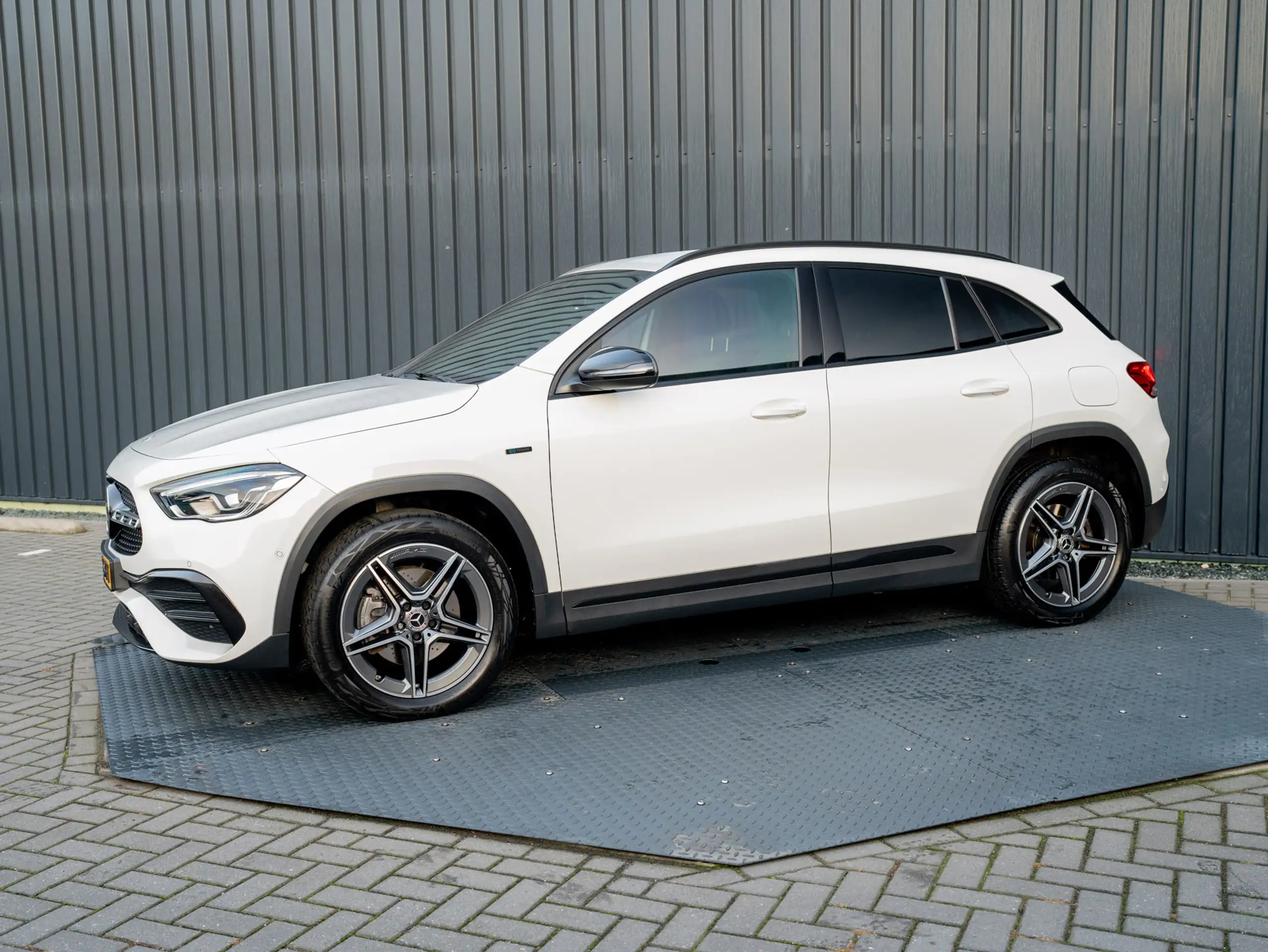 Mercedes-Benz - GLA 250