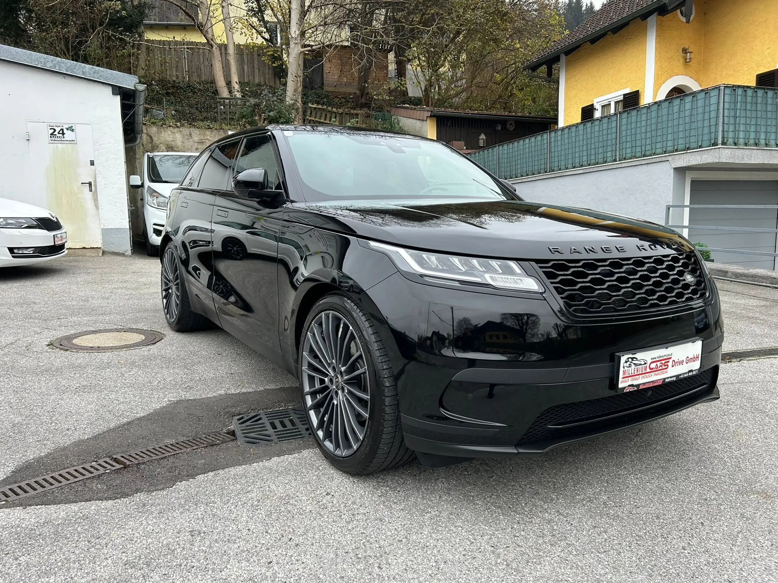 Land Rover - Range Rover Velar