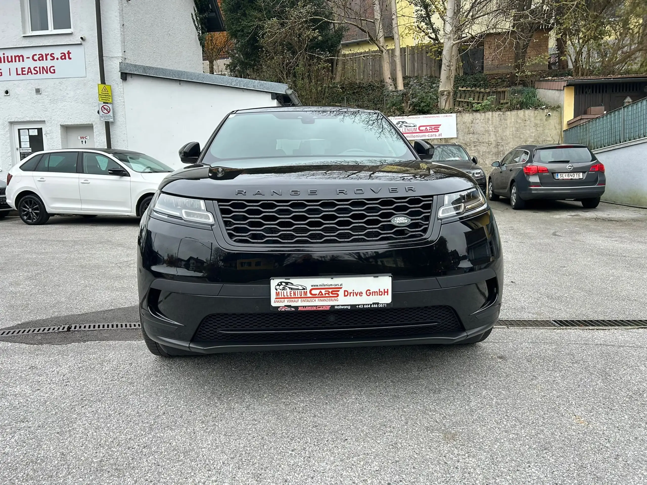 Land Rover - Range Rover Velar