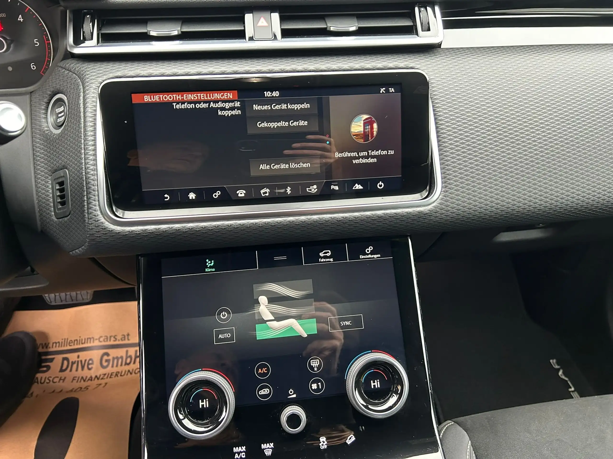 Land Rover - Range Rover Velar