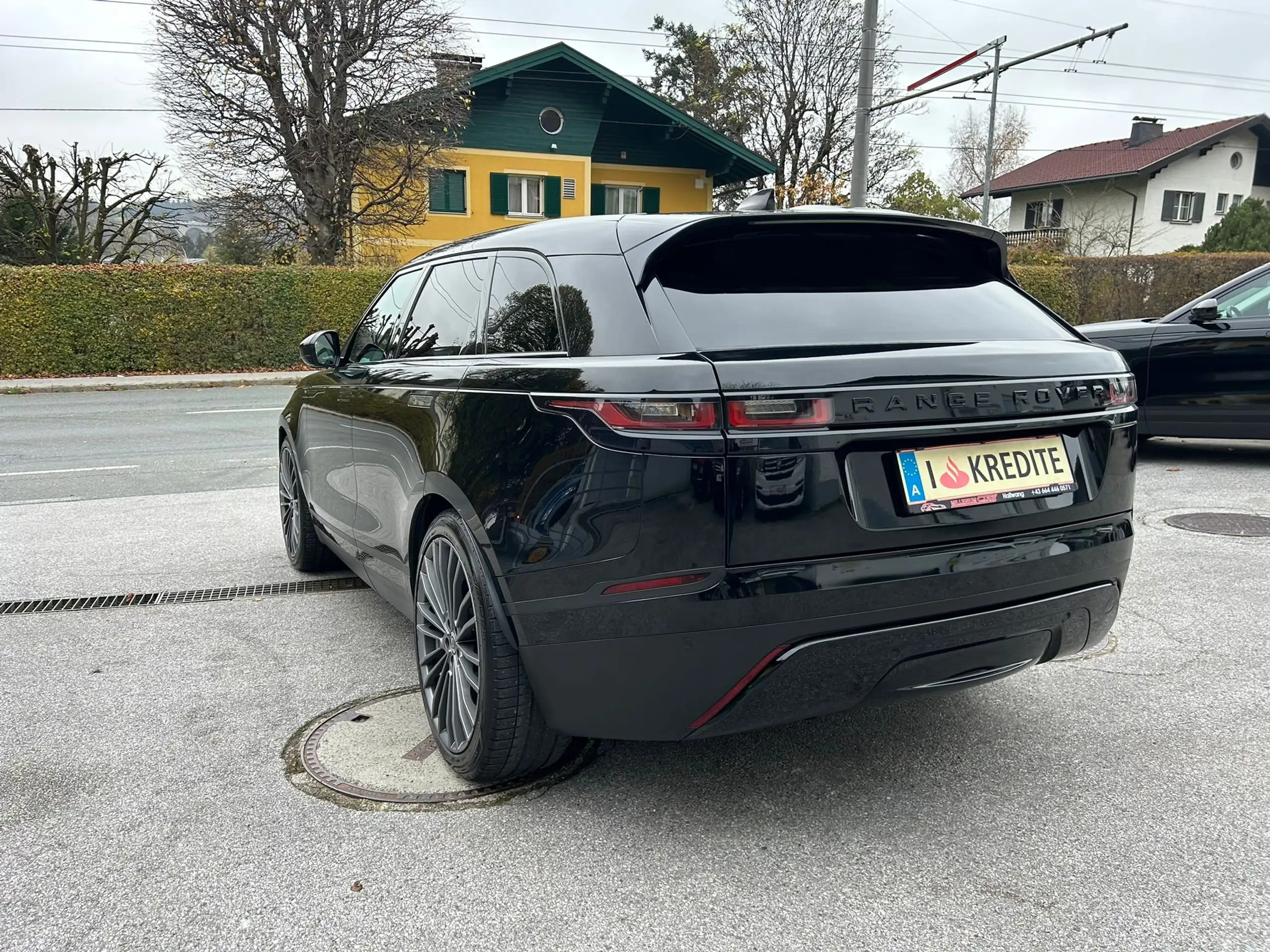 Land Rover - Range Rover Velar