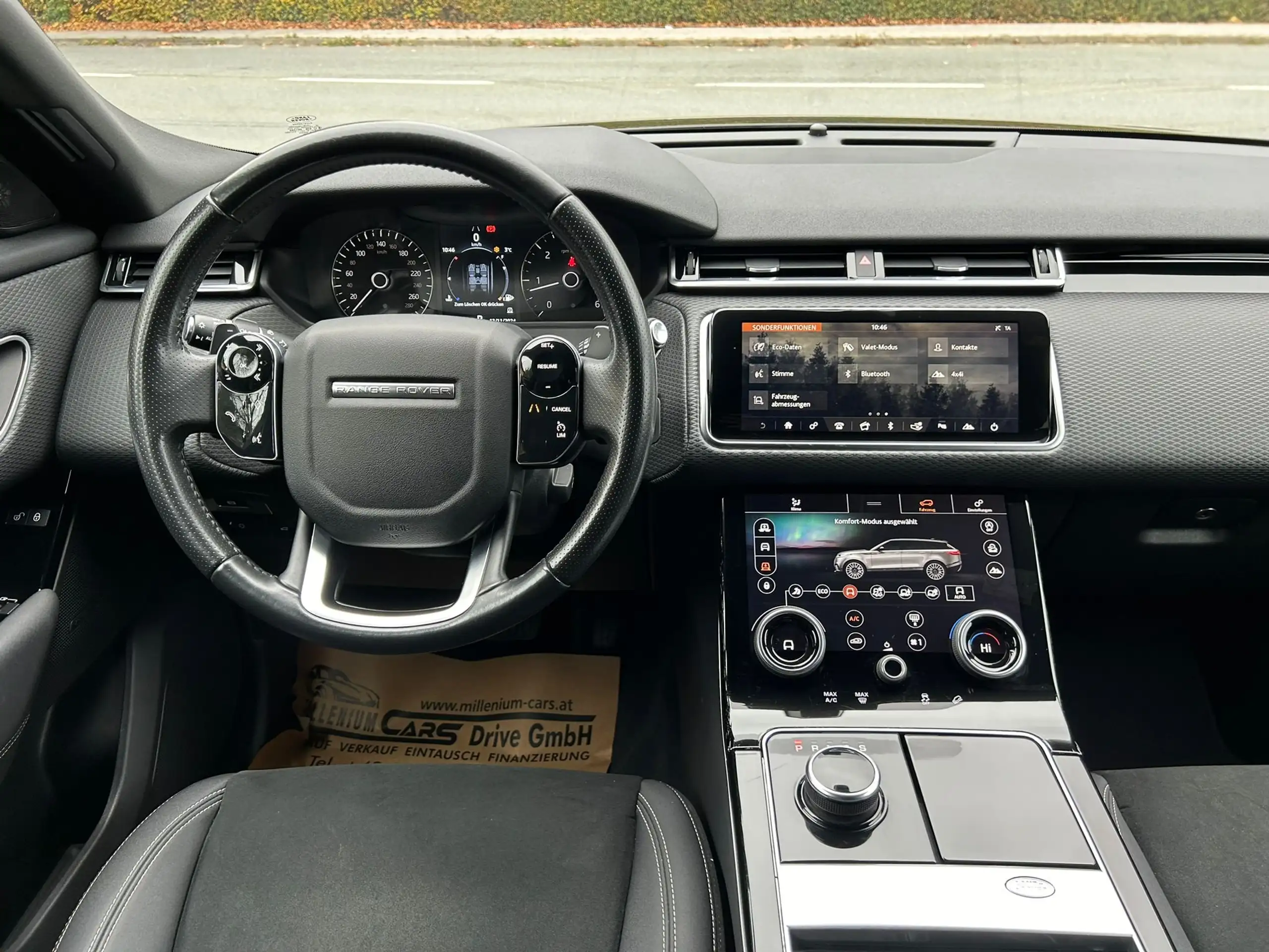 Land Rover - Range Rover Velar