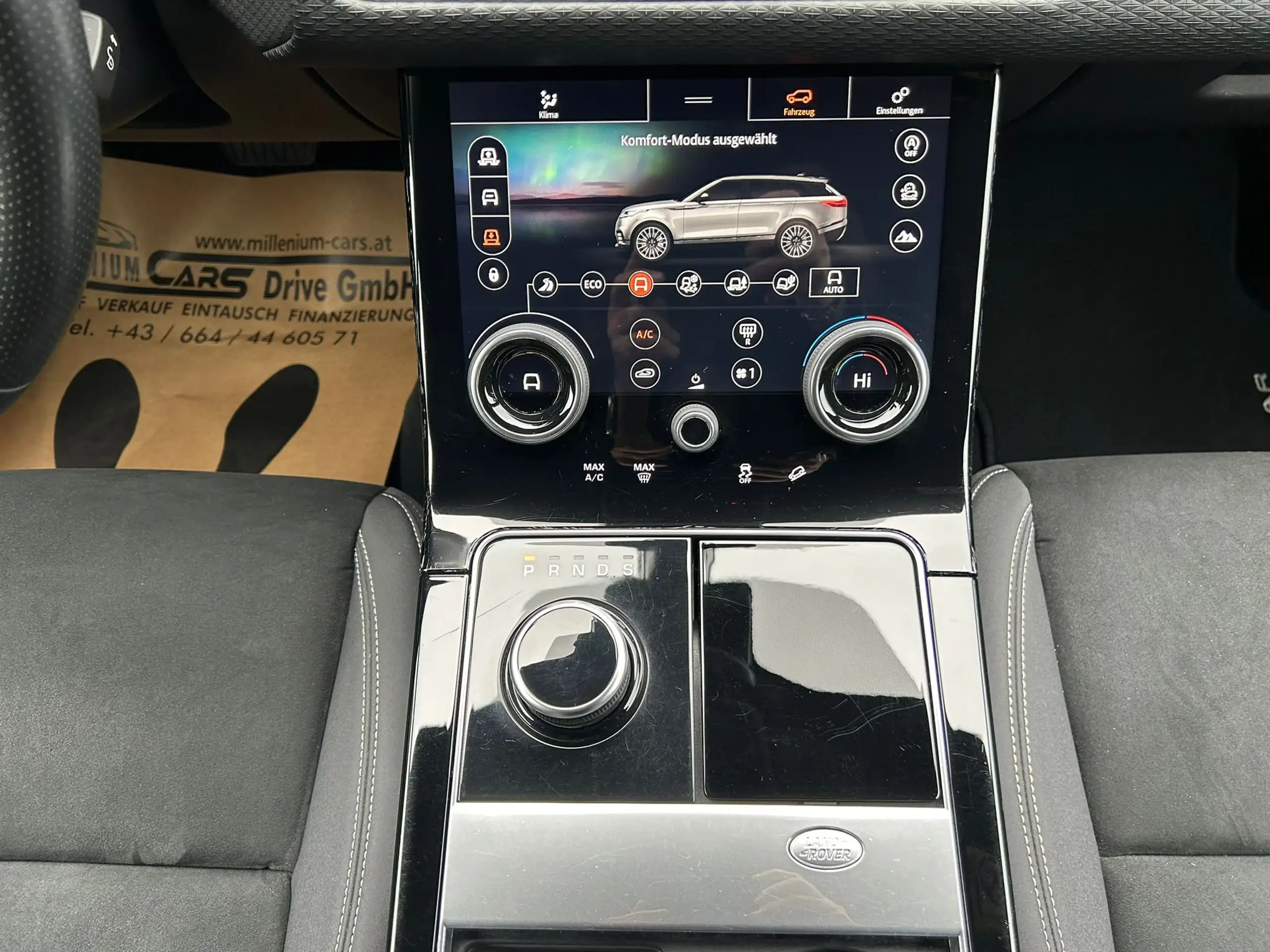 Land Rover - Range Rover Velar