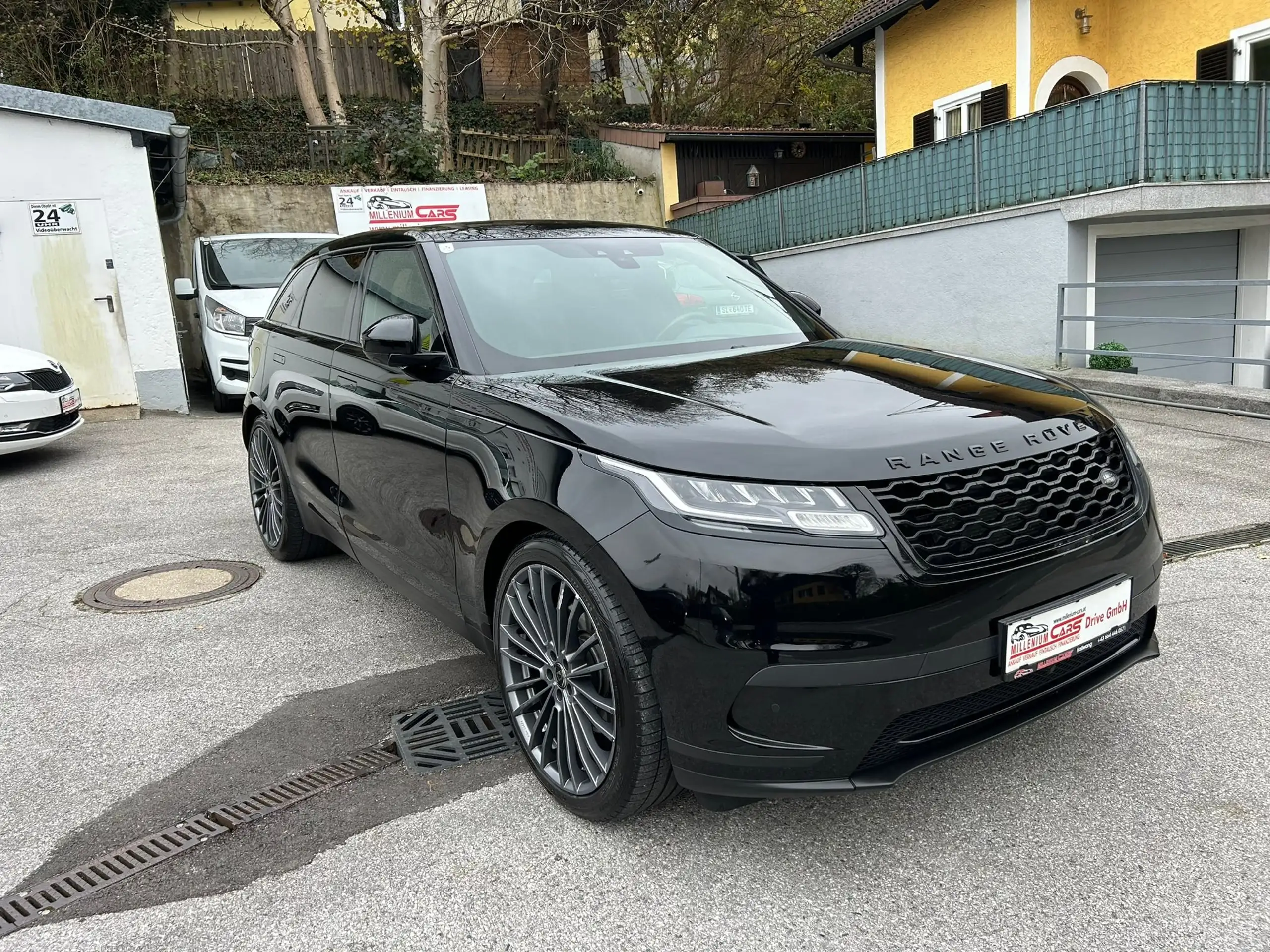 Land Rover - Range Rover Velar