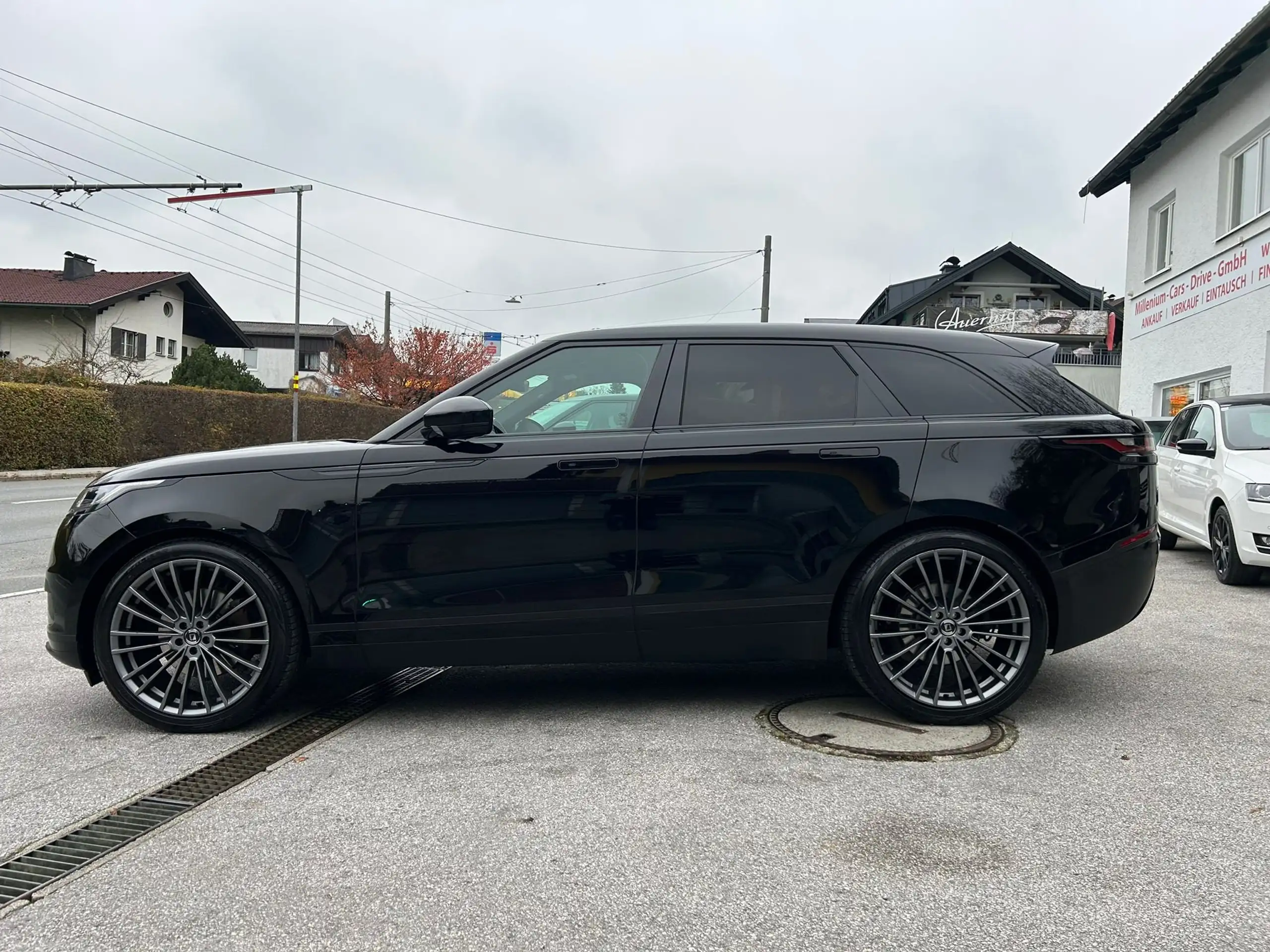 Land Rover - Range Rover Velar