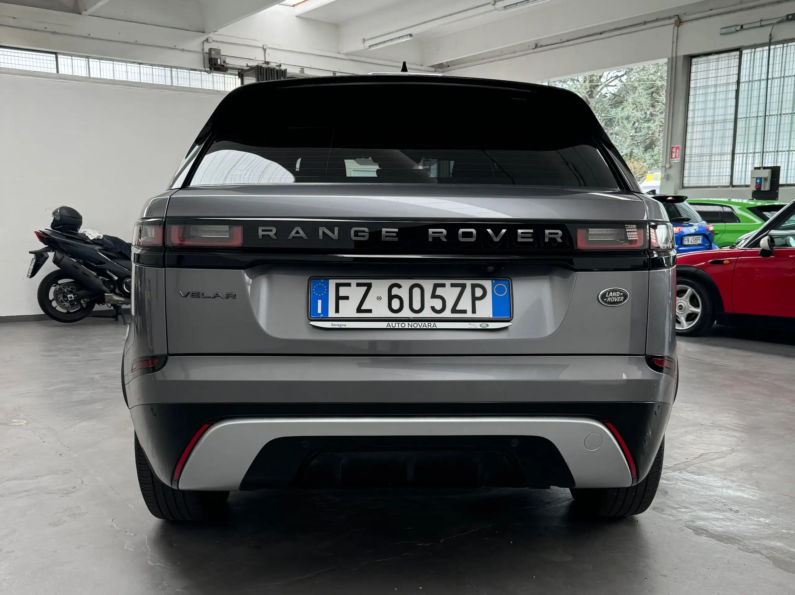 Land Rover - Range Rover Velar