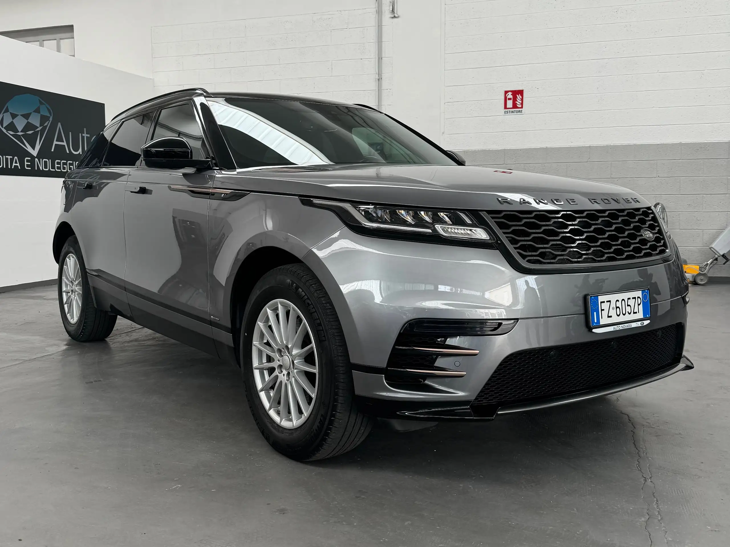 Land Rover - Range Rover Velar