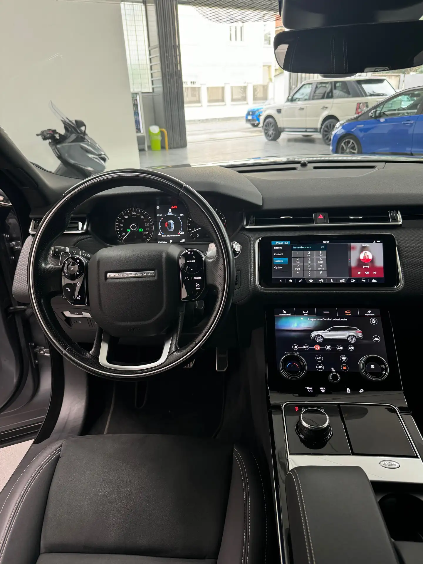 Land Rover - Range Rover Velar