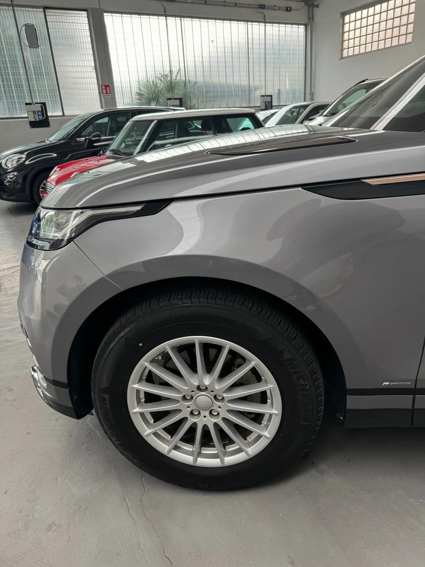 Land Rover - Range Rover Velar