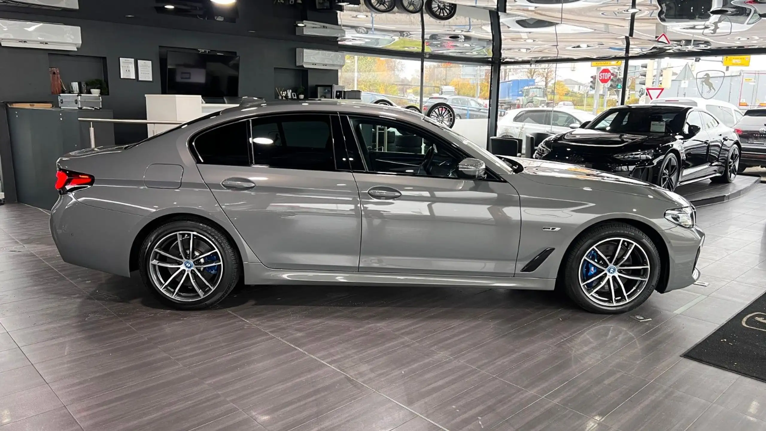 BMW - 530