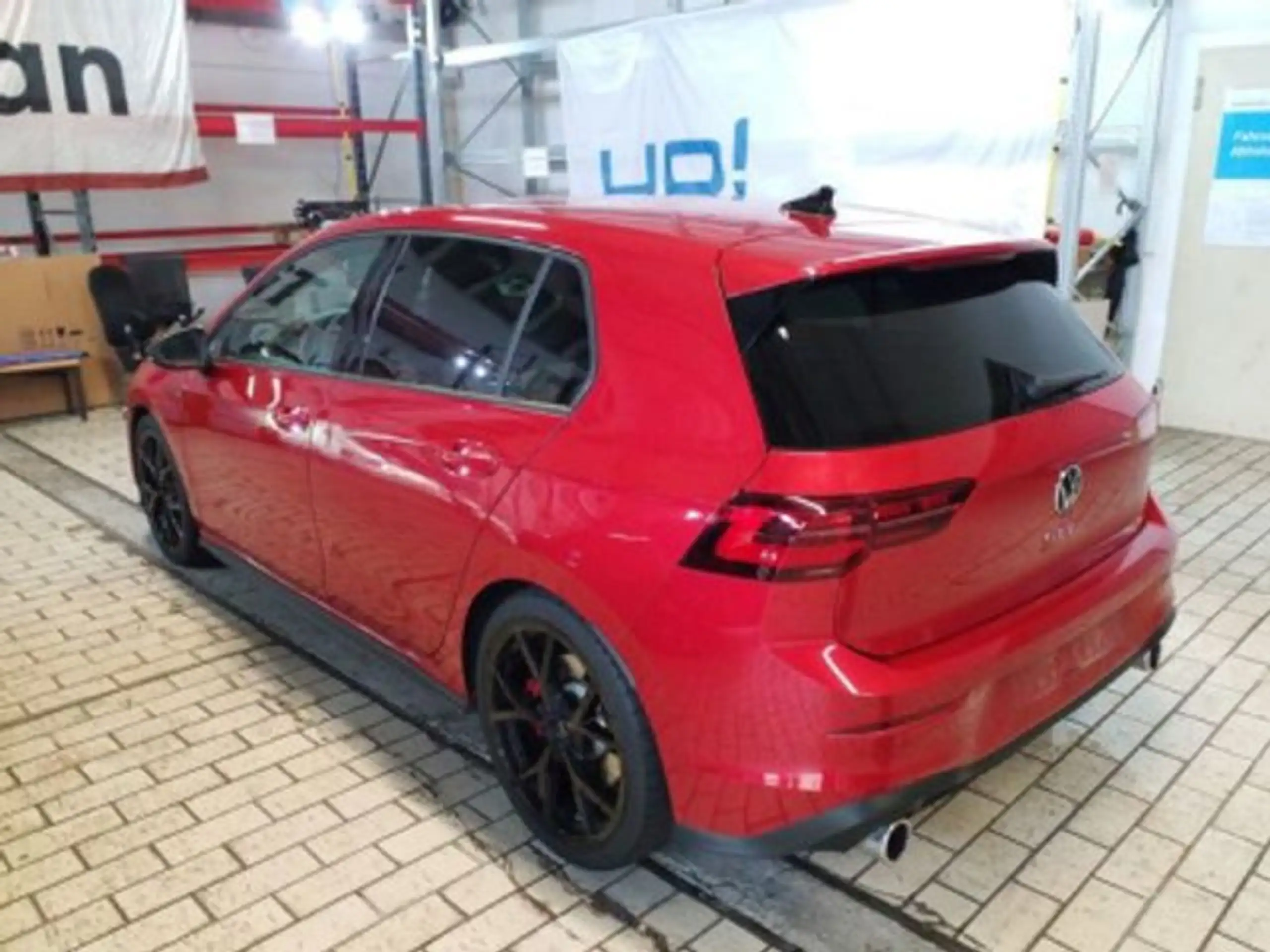 Volkswagen - Golf GTI