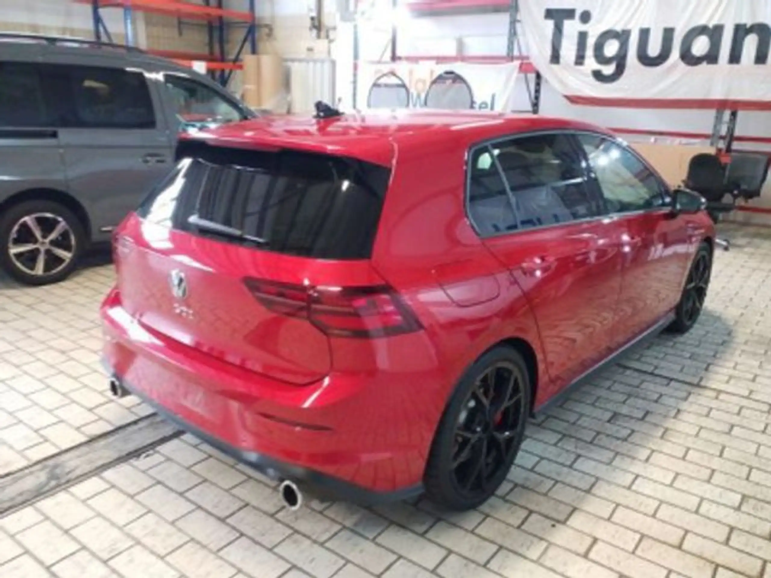 Volkswagen - Golf GTI