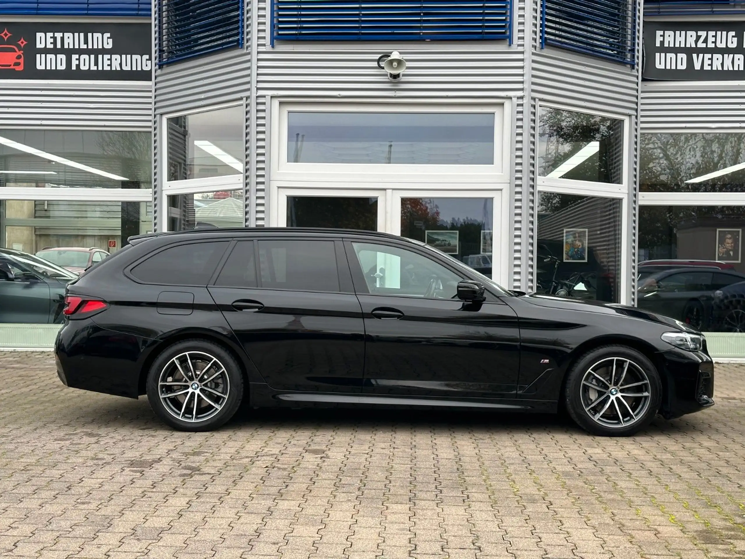 BMW - 530