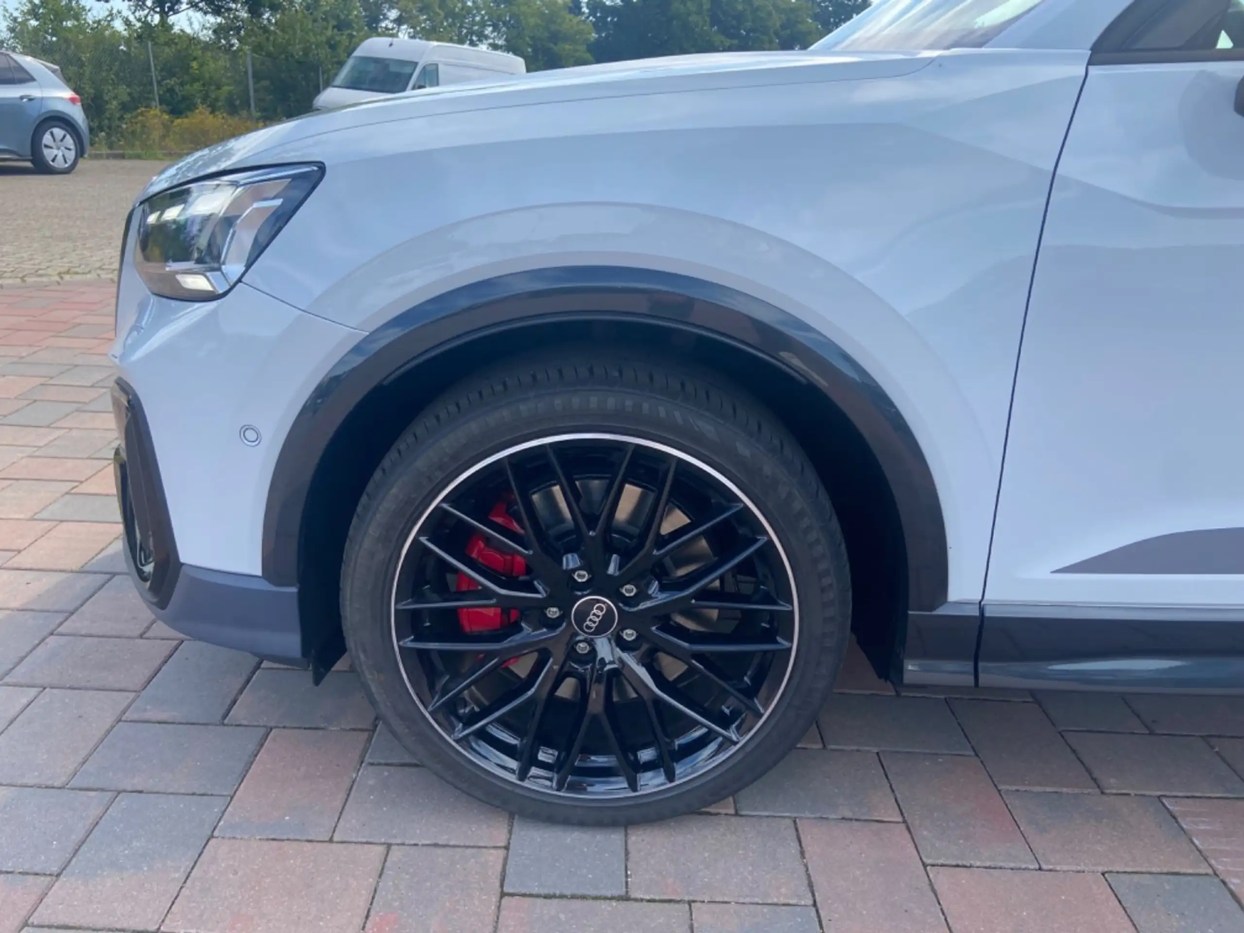 Audi - SQ2