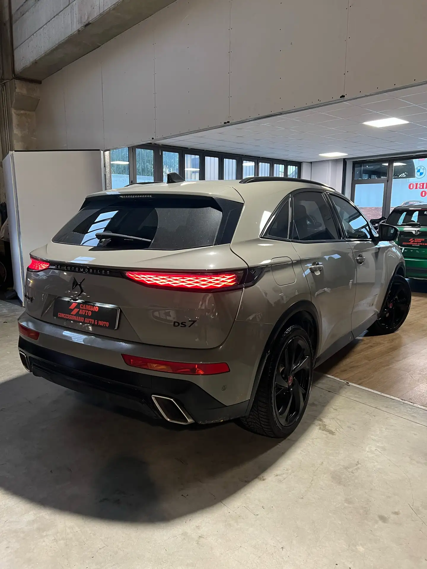 DS Automobiles - DS 7 Crossback