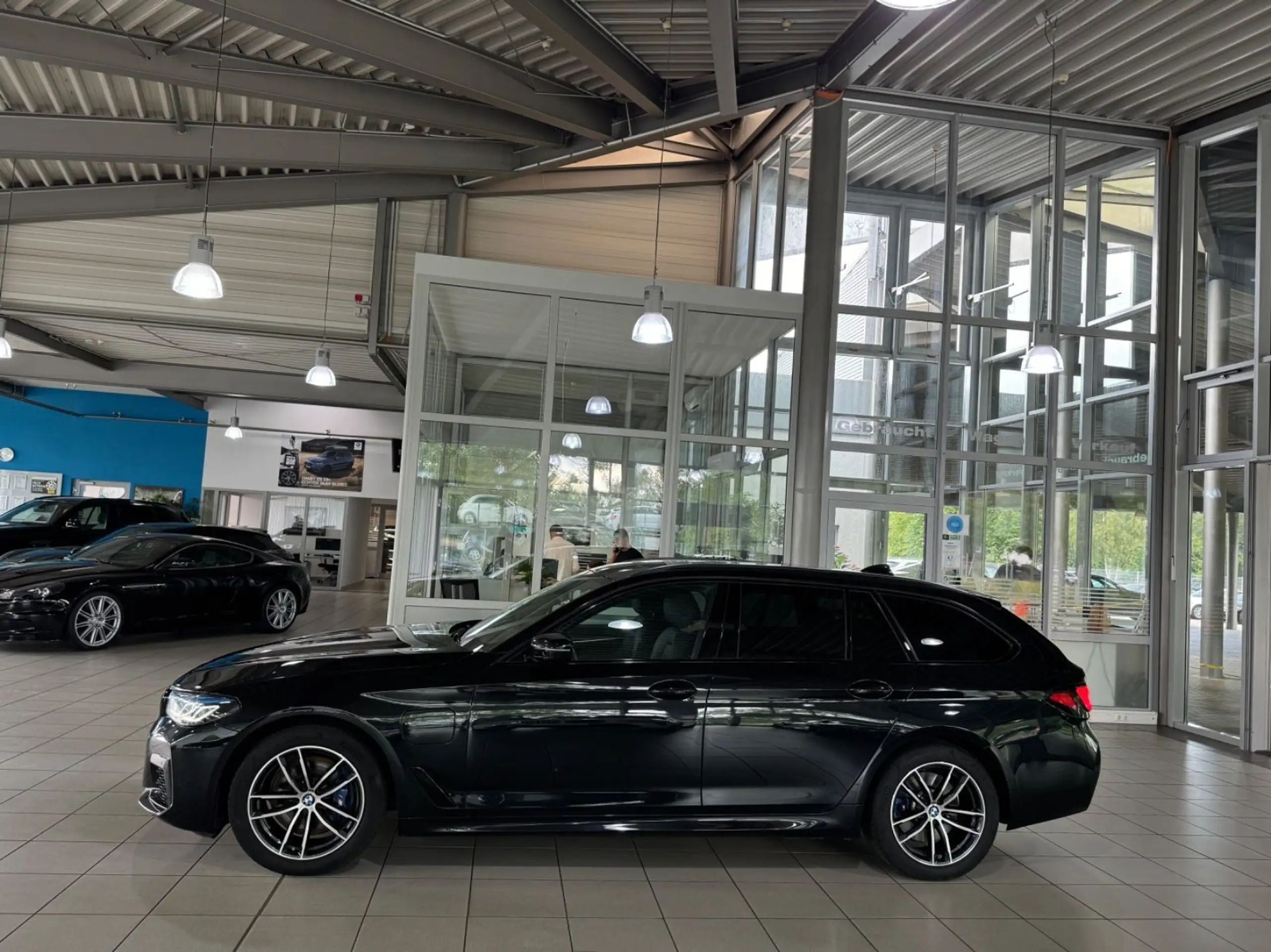 BMW - 530