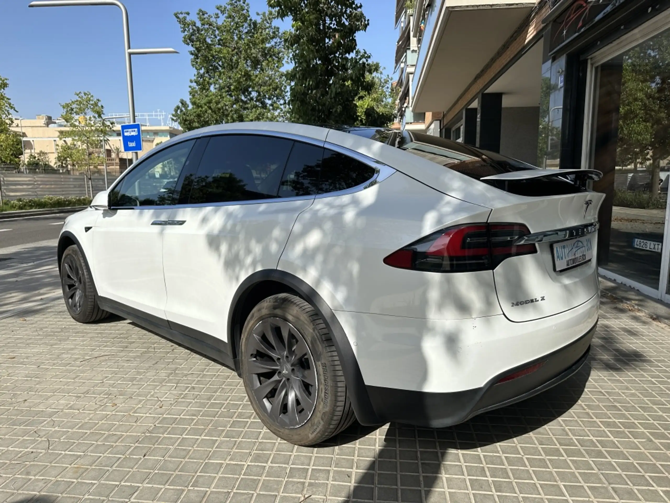 Tesla - Model X