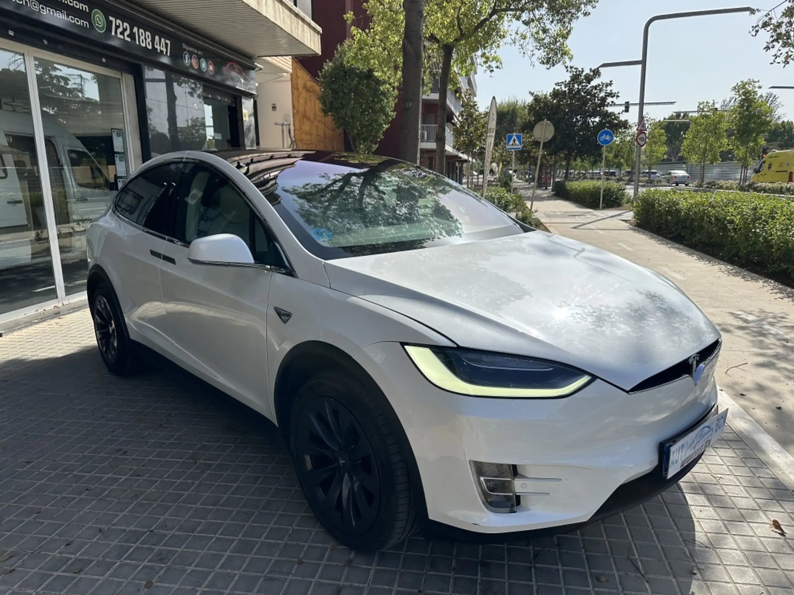 Tesla - Model X