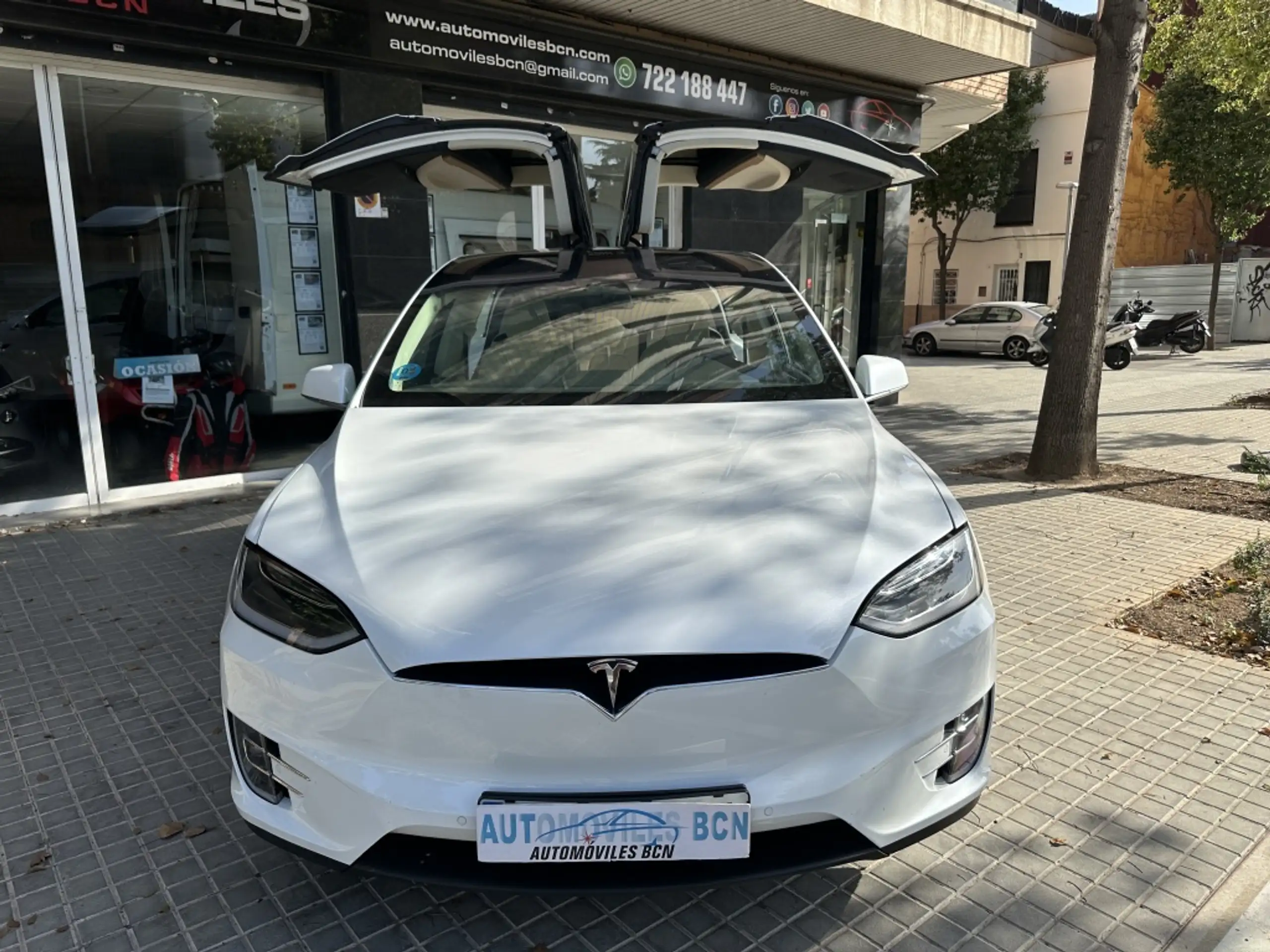 Tesla - Model X