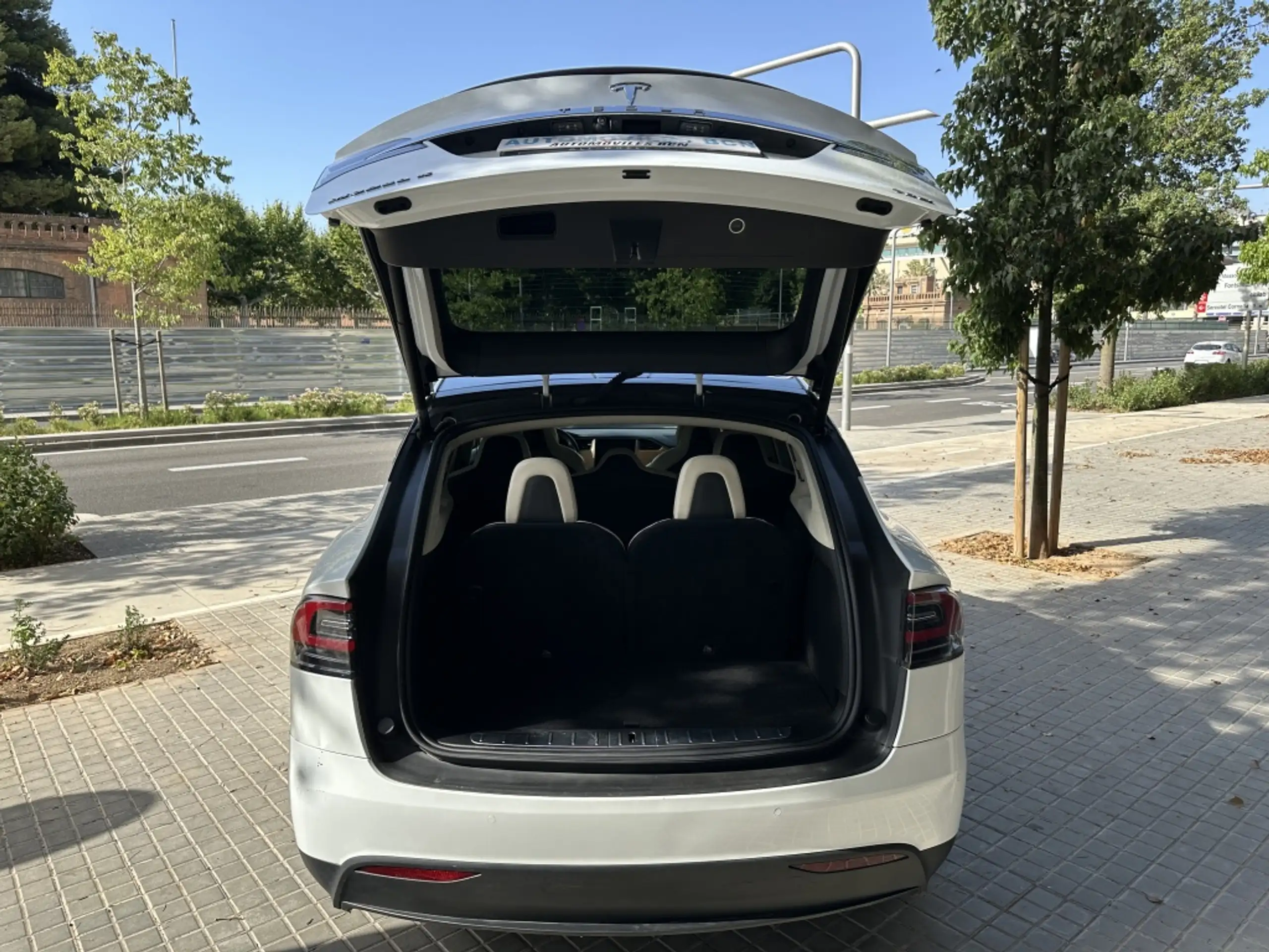 Tesla - Model X