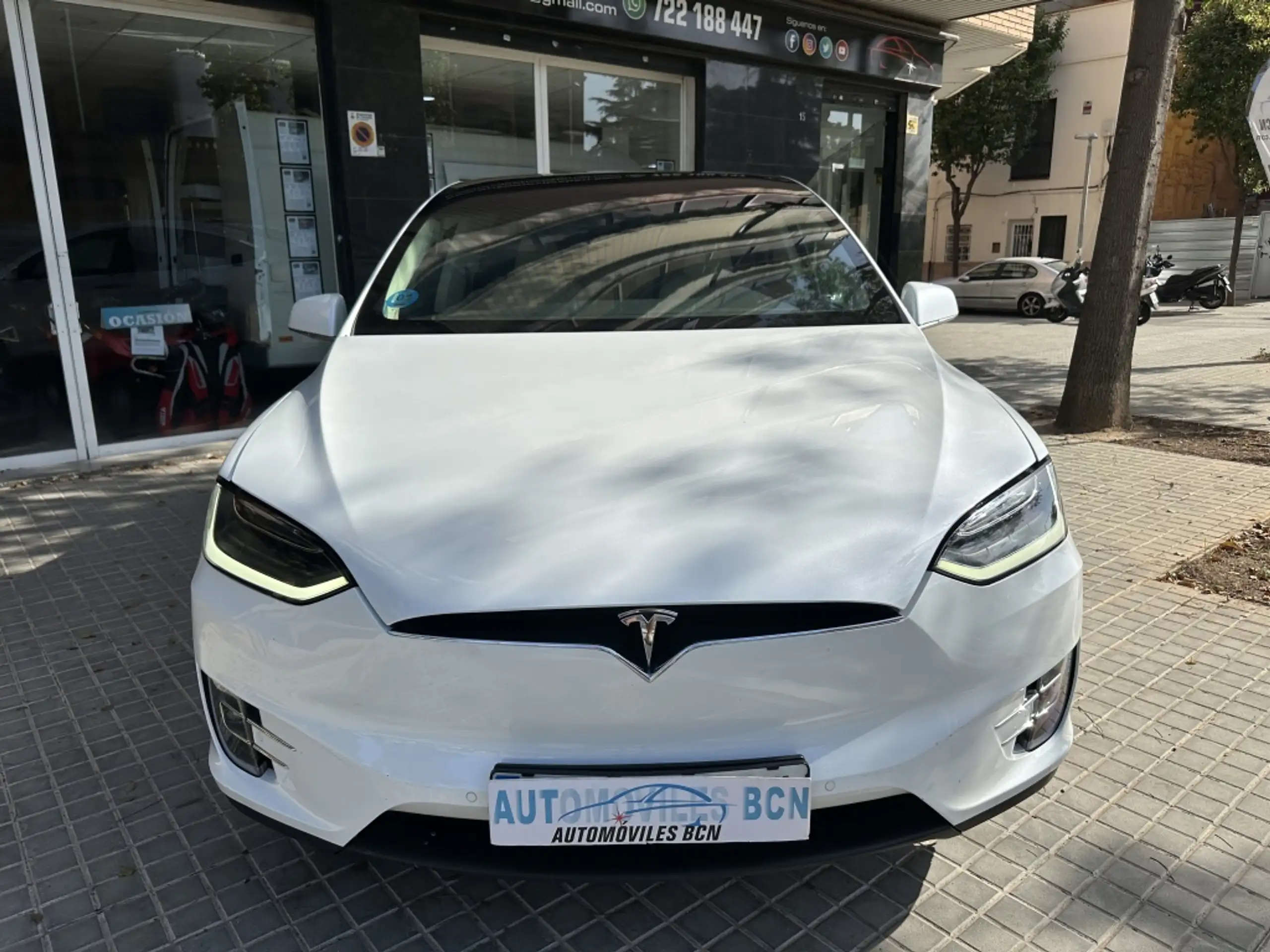 Tesla - Model X